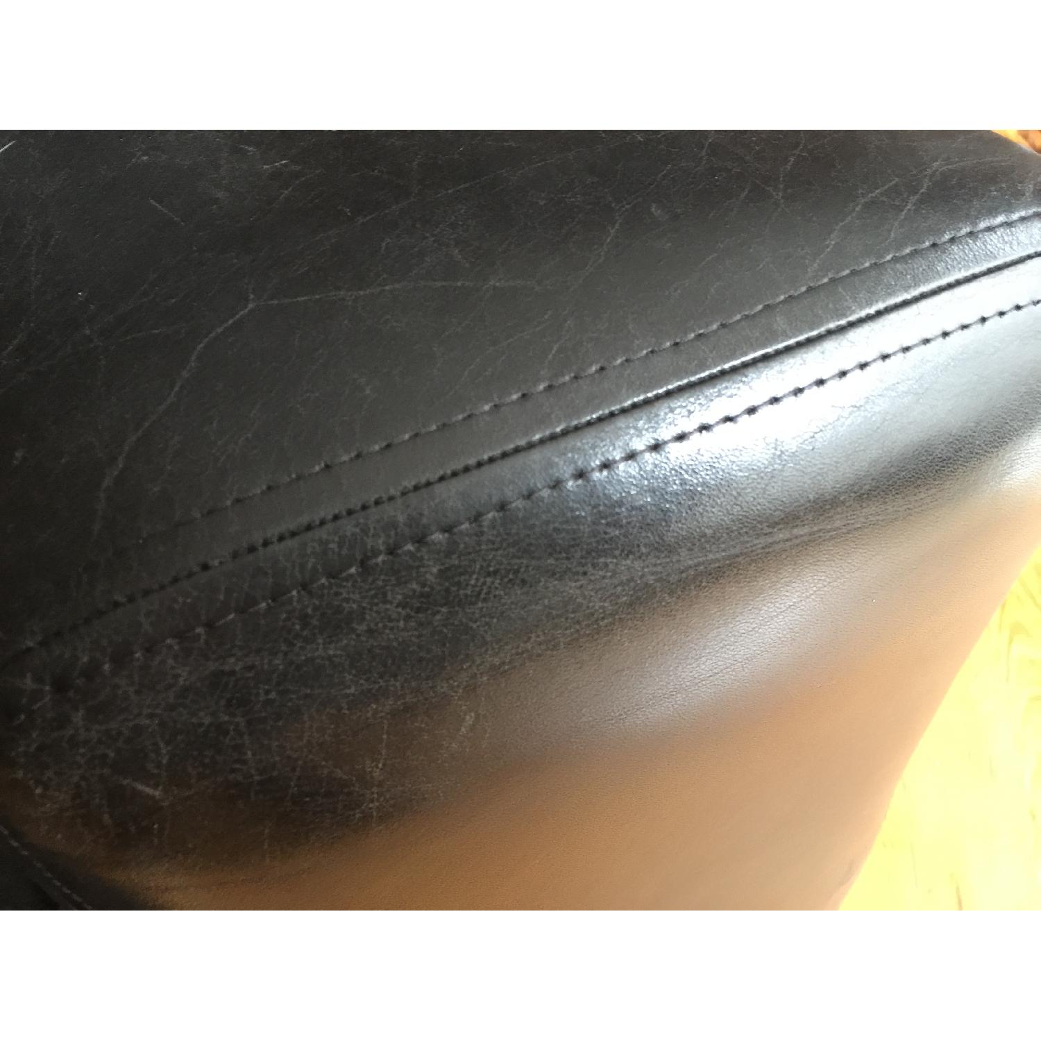 Classic Leather Sofa Aptdeco