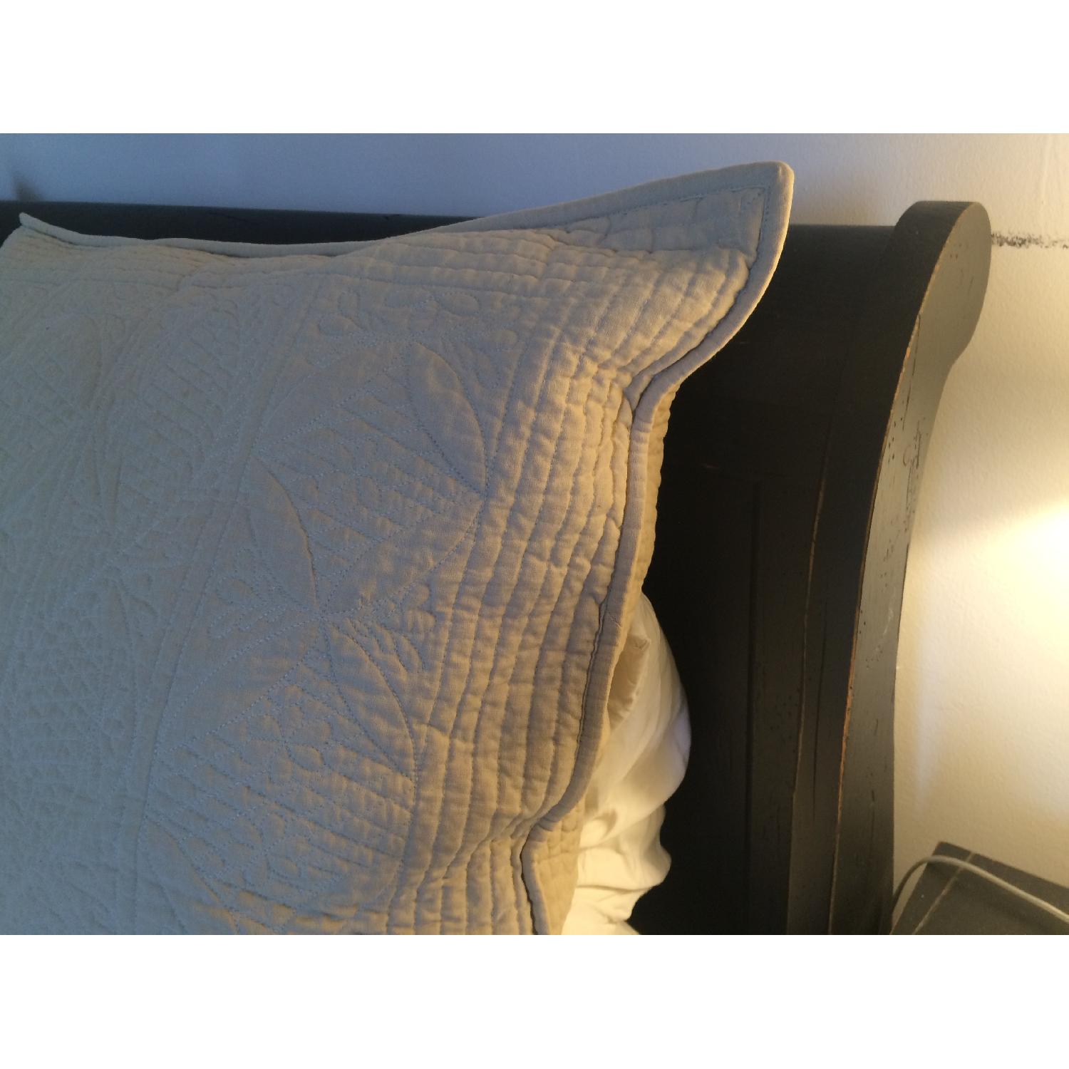 Broyhill Attic Heirlooms Sleigh Bed - image-3