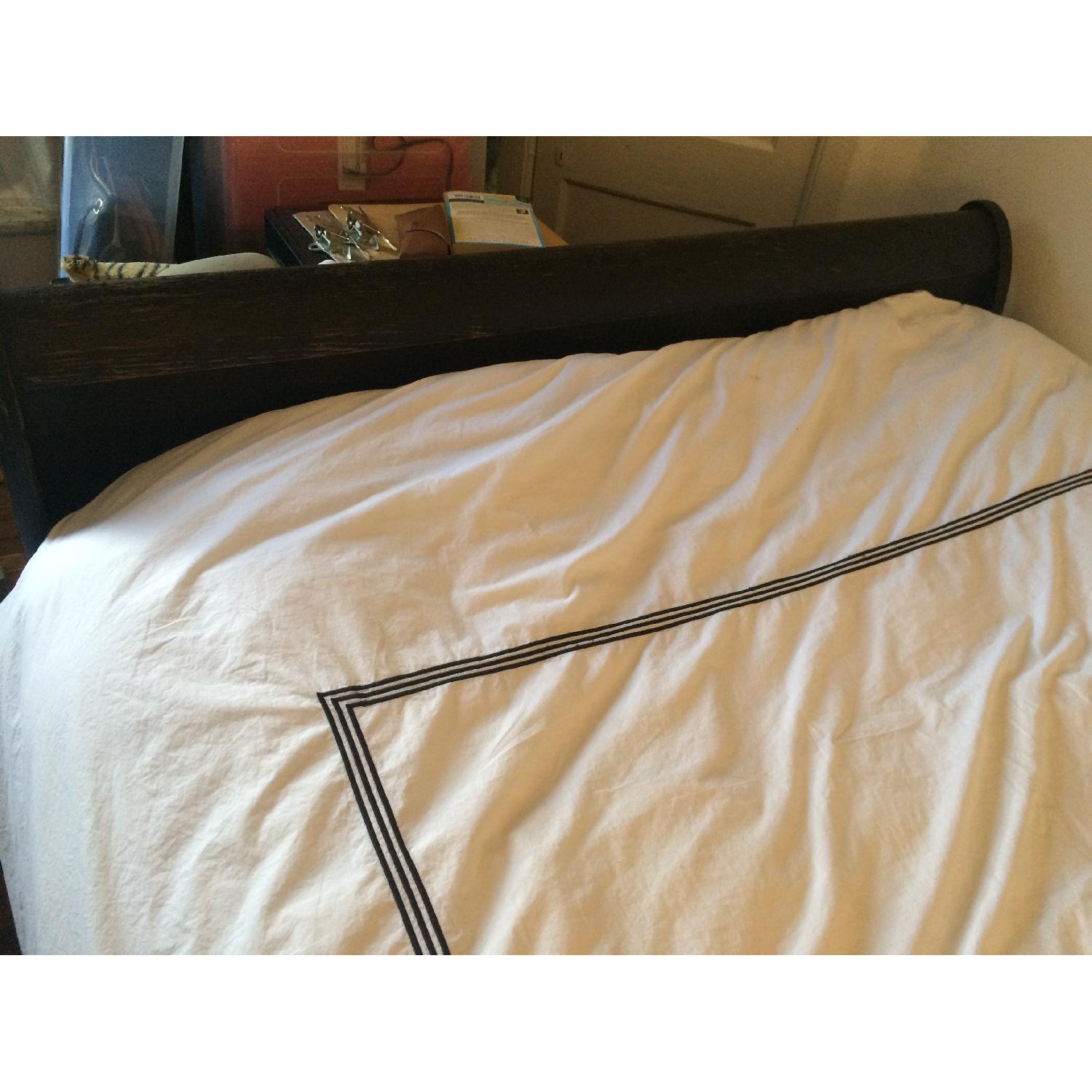 Broyhill Attic Heirlooms Sleigh Bed - image-4