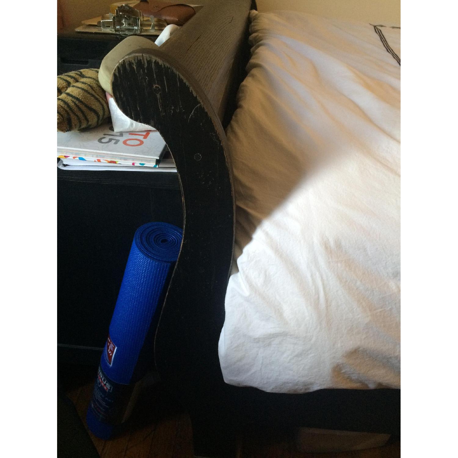 Broyhill Attic Heirlooms Sleigh Bed - image-5