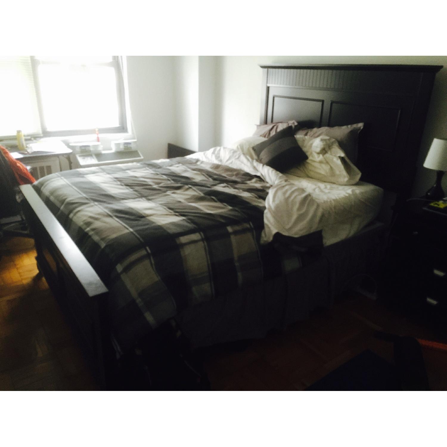 Bob's Queen Bedroom Set - image-1