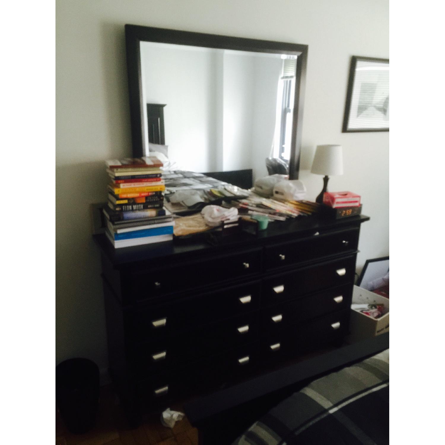 Bob's Queen Bedroom Set - image-4