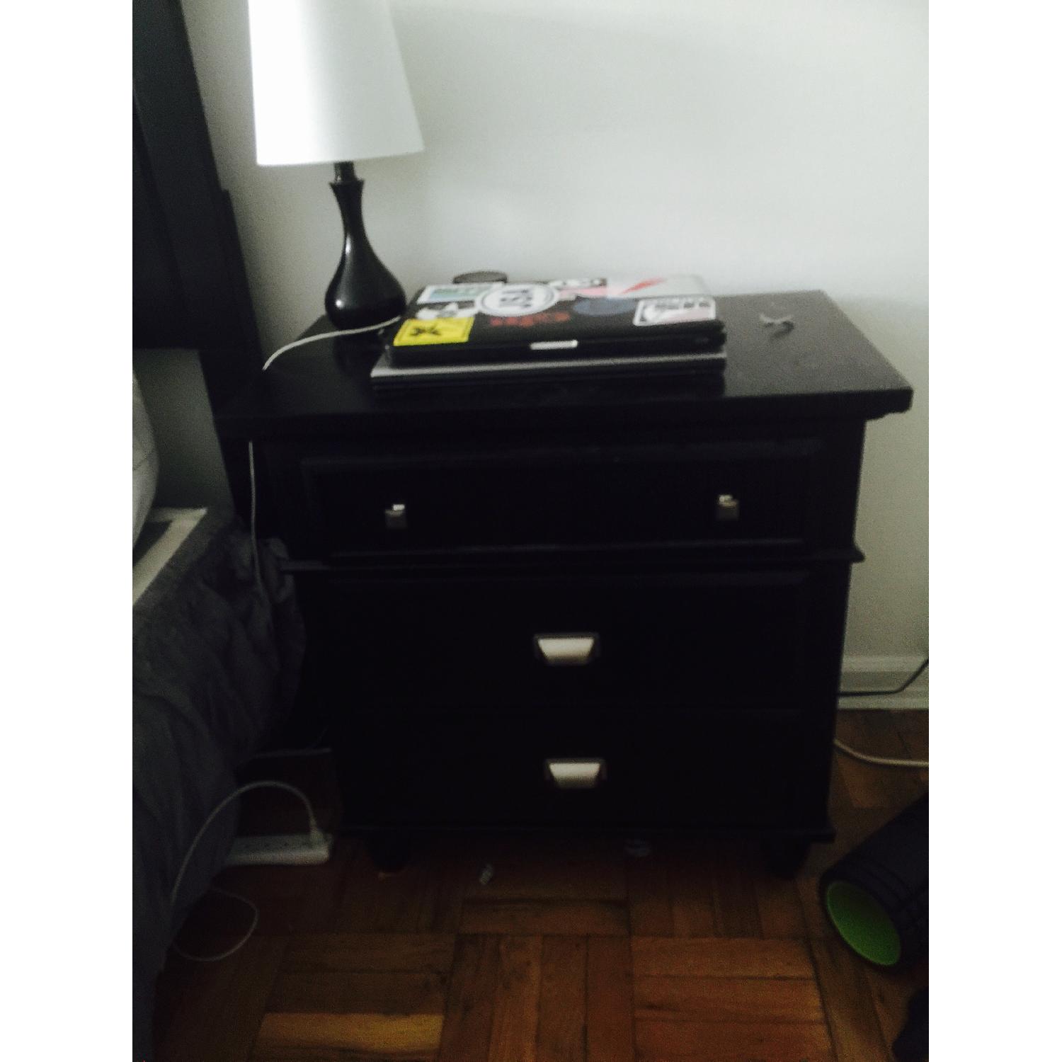 Bob's Queen Bedroom Set - image-5