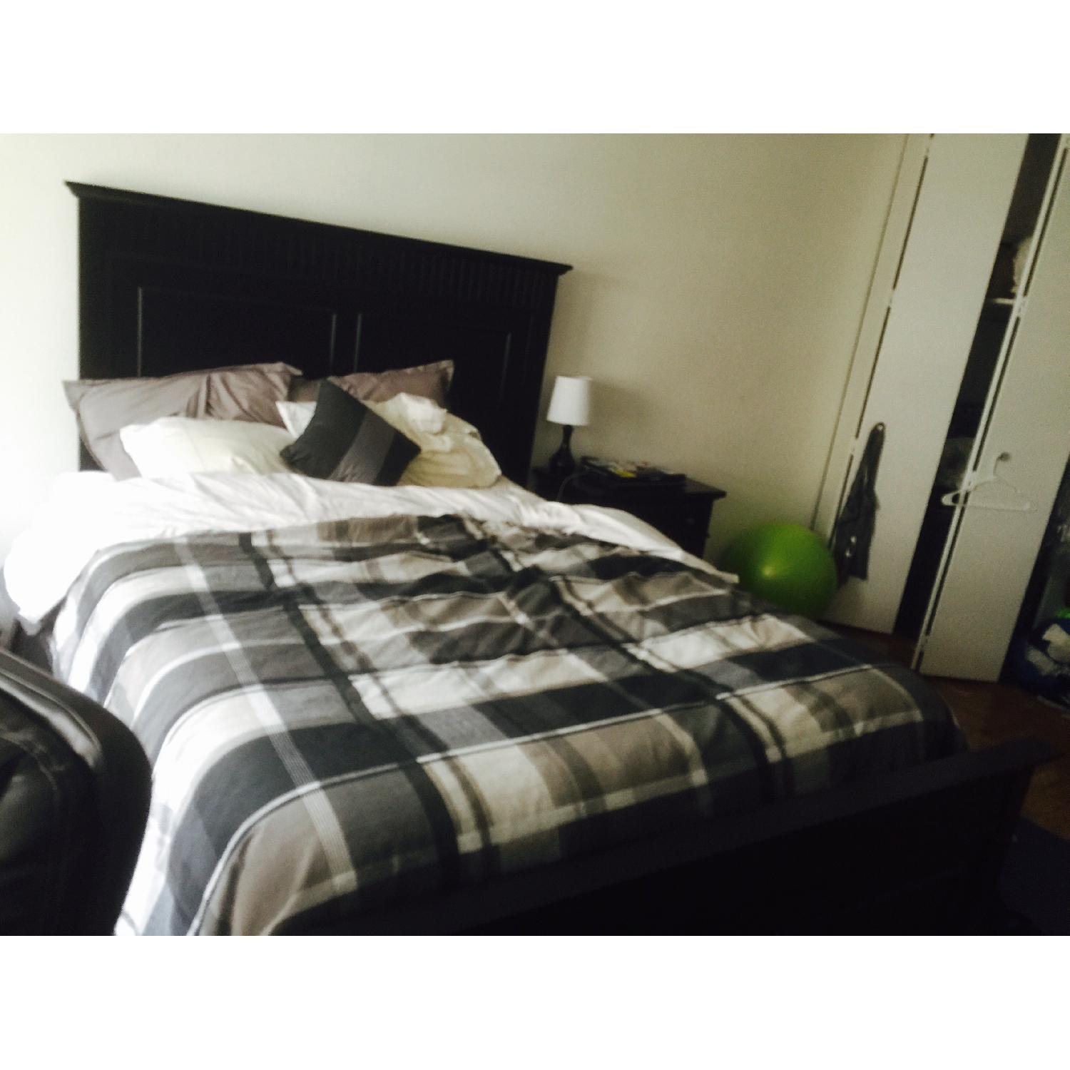 Bob's Queen Bedroom Set - image-6