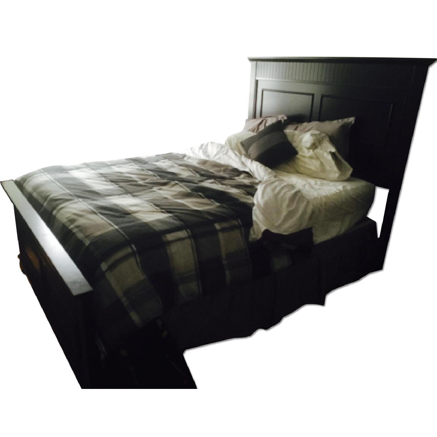 Bob's Queen Bedroom Set - image-0