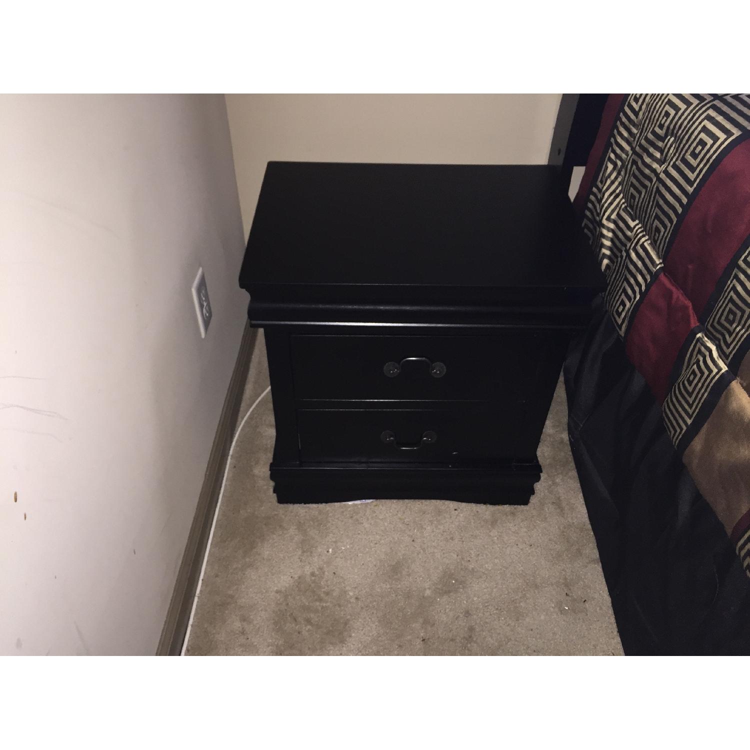 Value City Furniture 4 Piece Queen Bedroom Set - image-7