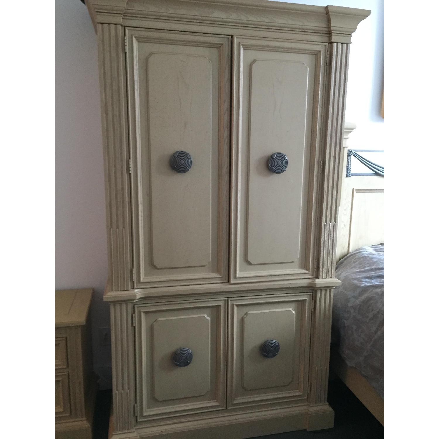 Stanley Furniture 6 Piece Solid Oak Bedroom Set - image-2