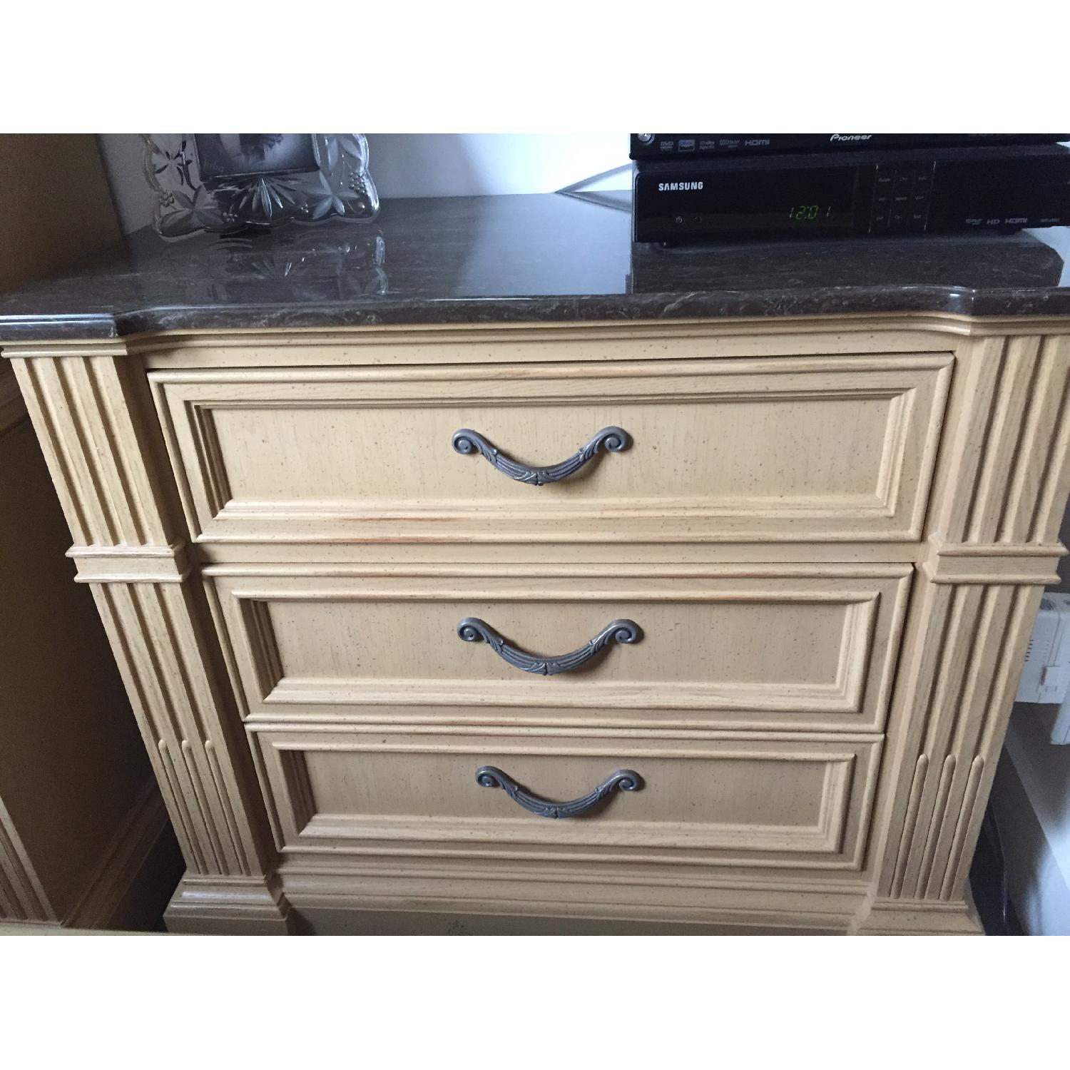 Stanley Furniture 6 Piece Solid Oak Bedroom Set - image-3