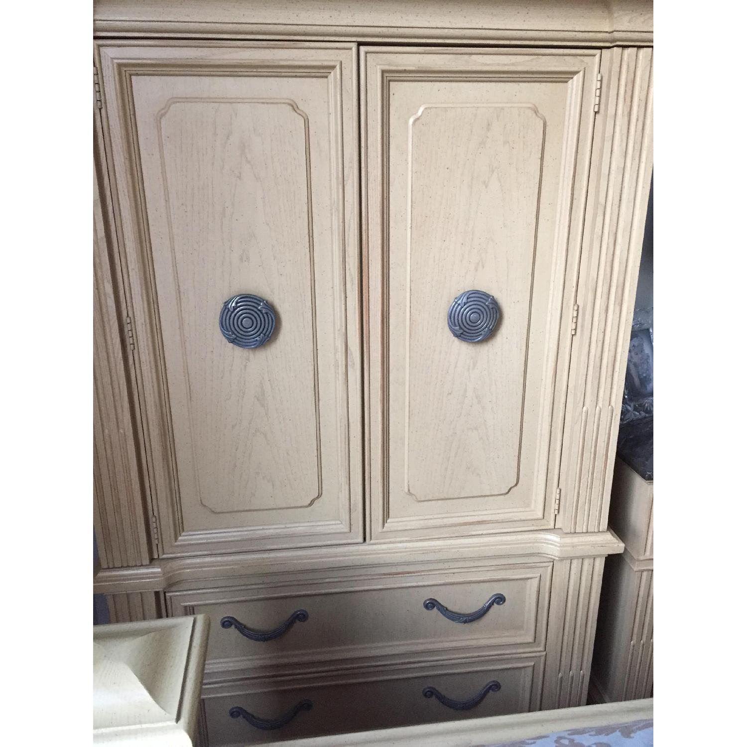 Stanley Furniture 6 Piece Solid Oak Bedroom Set - image-4