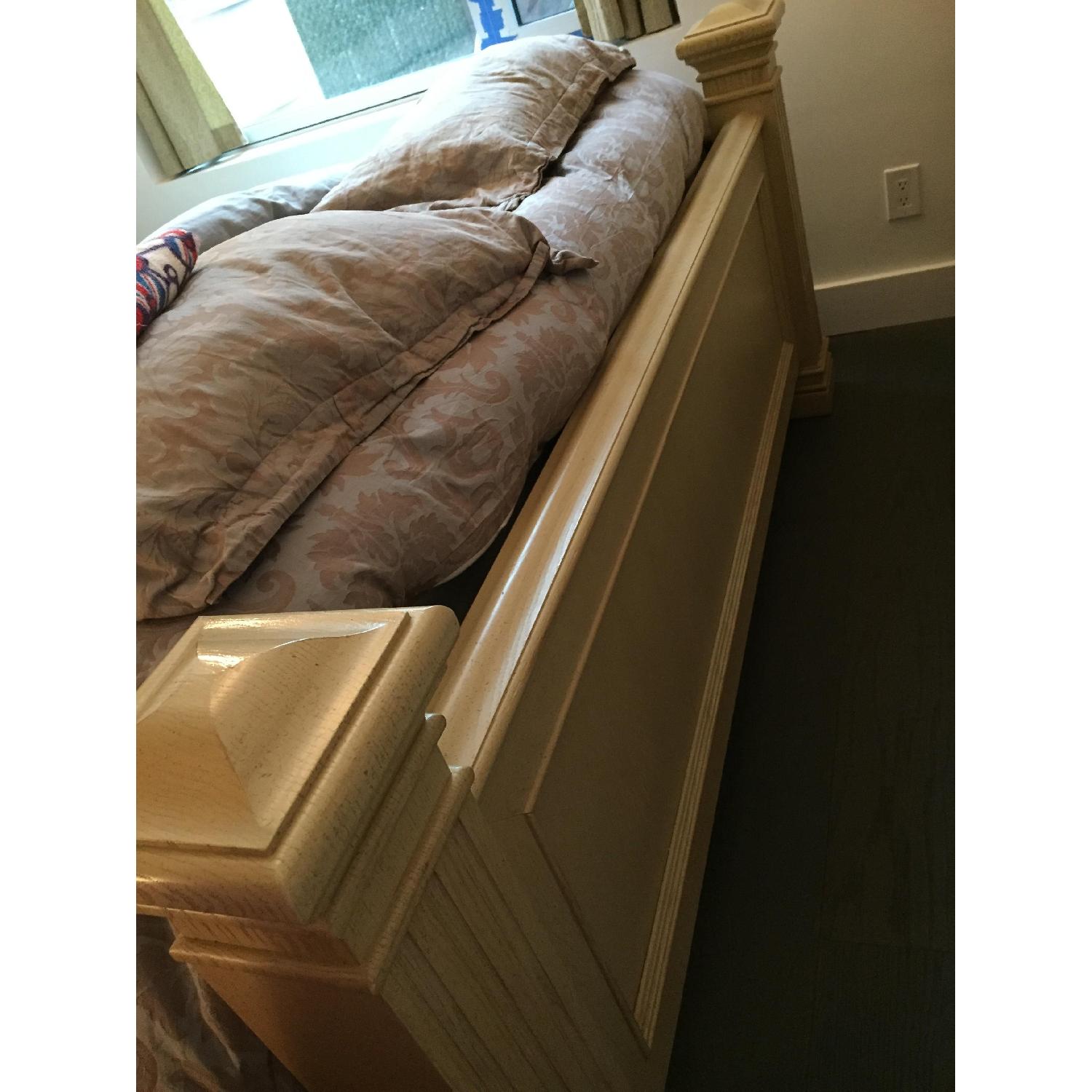 Stanley Furniture 6 Piece Solid Oak Bedroom Set - image-8