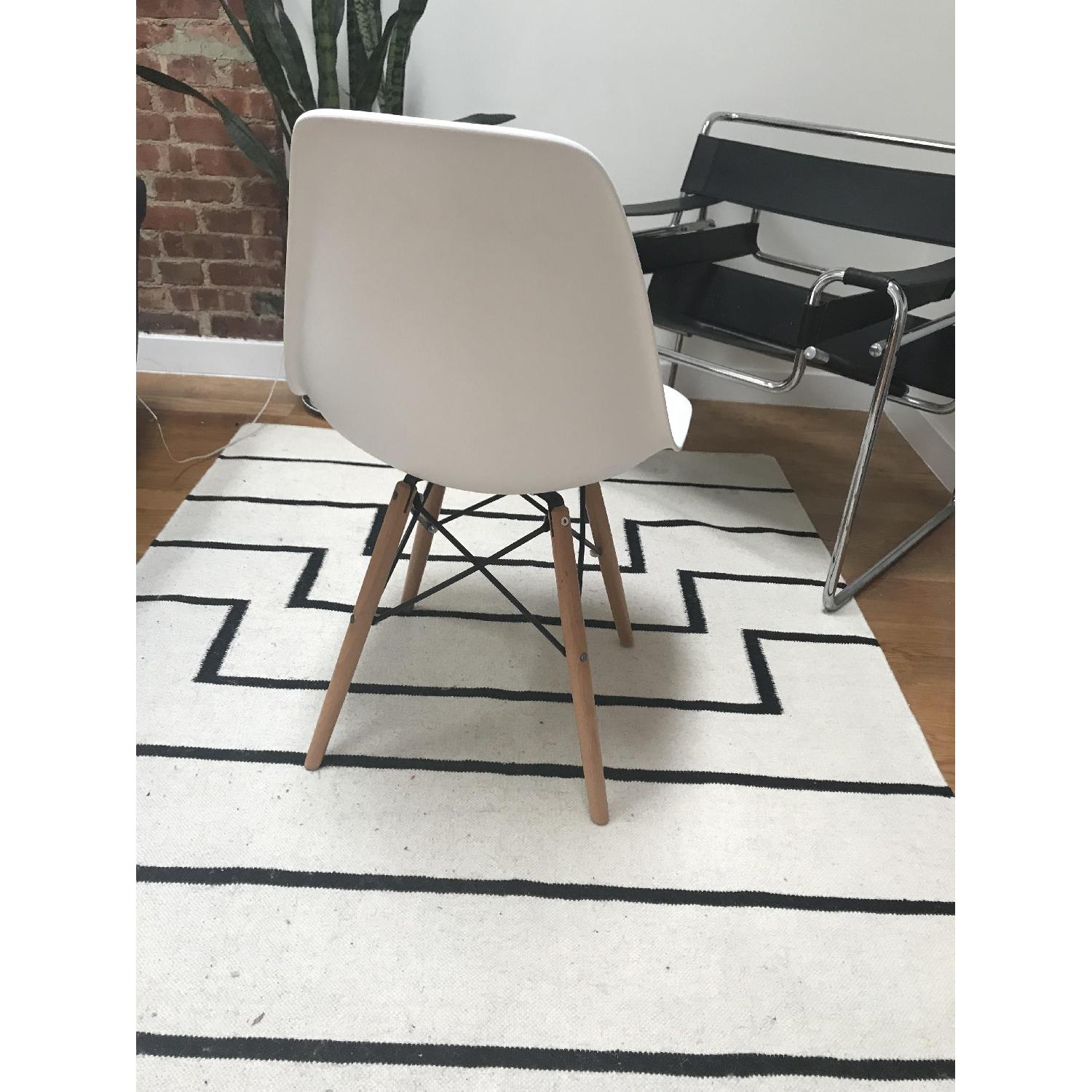 Rove Concepts DSW Molded Eames Chair - image-4