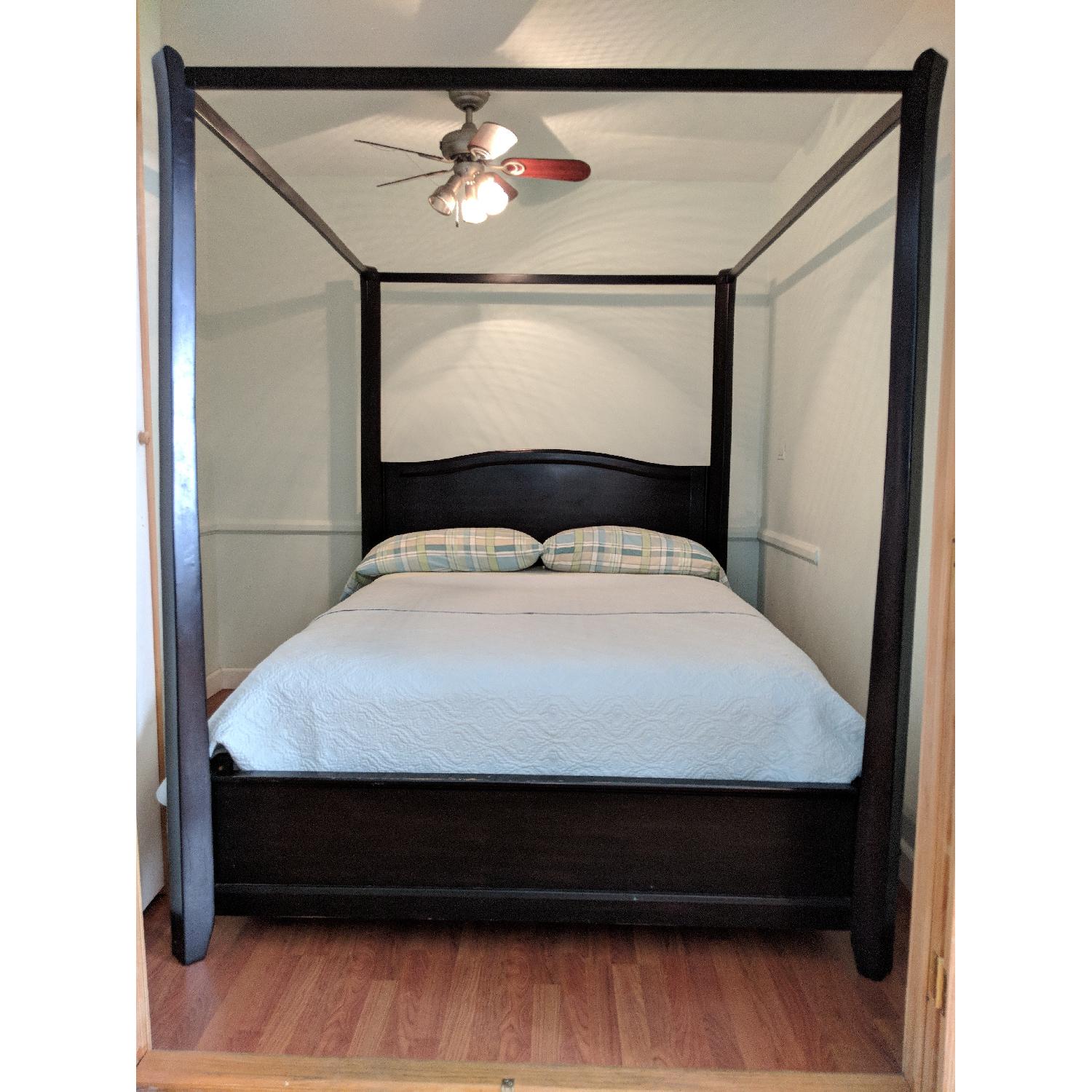 Ashley Queen Poster Bed w/ Canopy - image-0