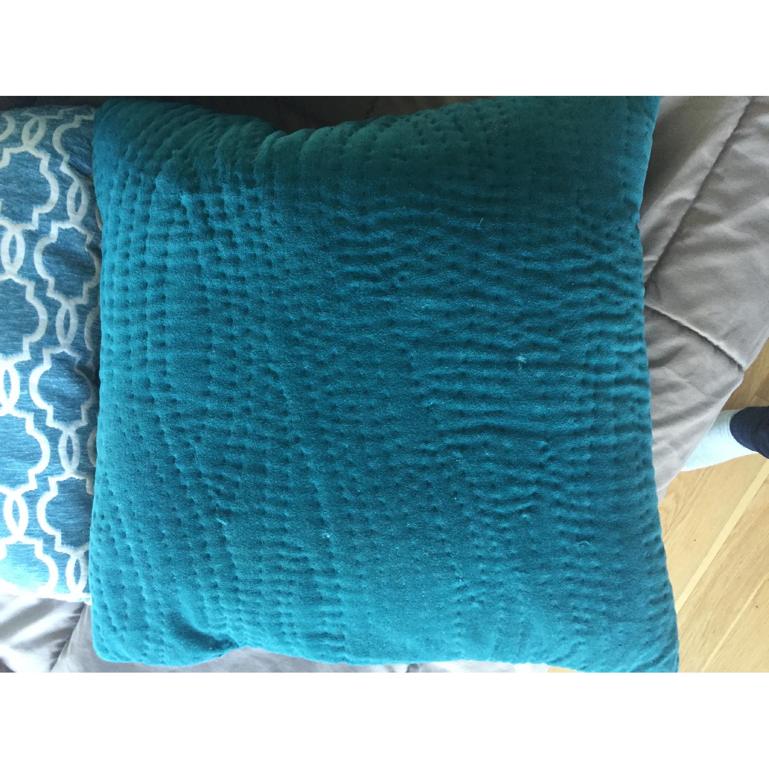 bed bath and beyond decor pillows