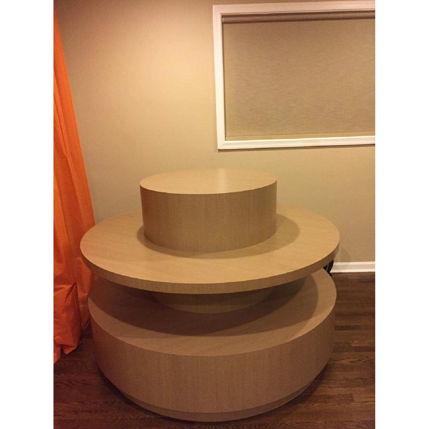 round-gondola-shelving-aptdeco