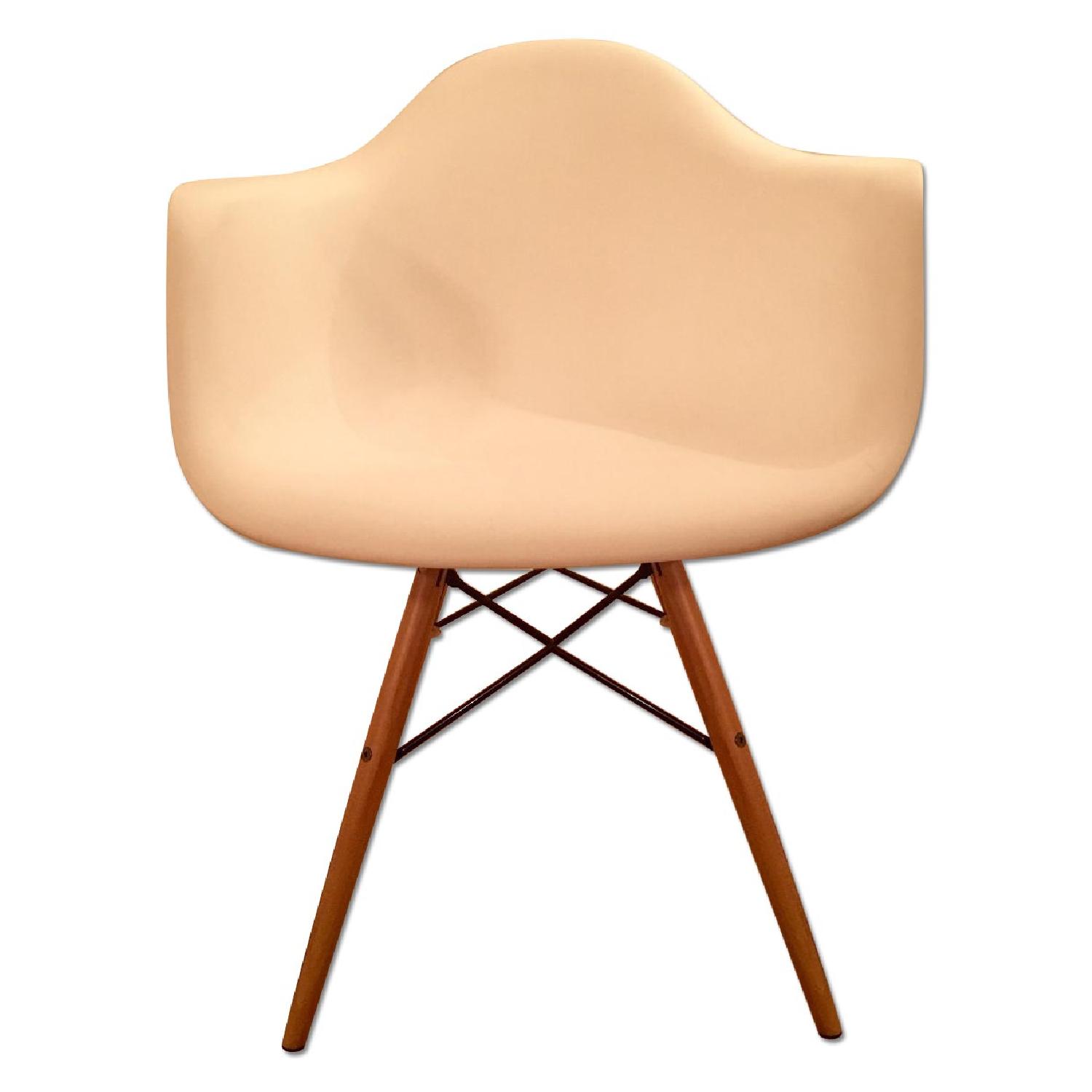 RetroClassic White Accent Chair AptDeco