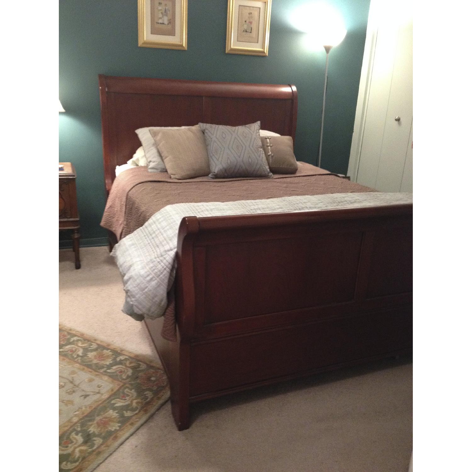 Thomasville Cinnamon Hill Cherry Sleigh Bed - image-1
