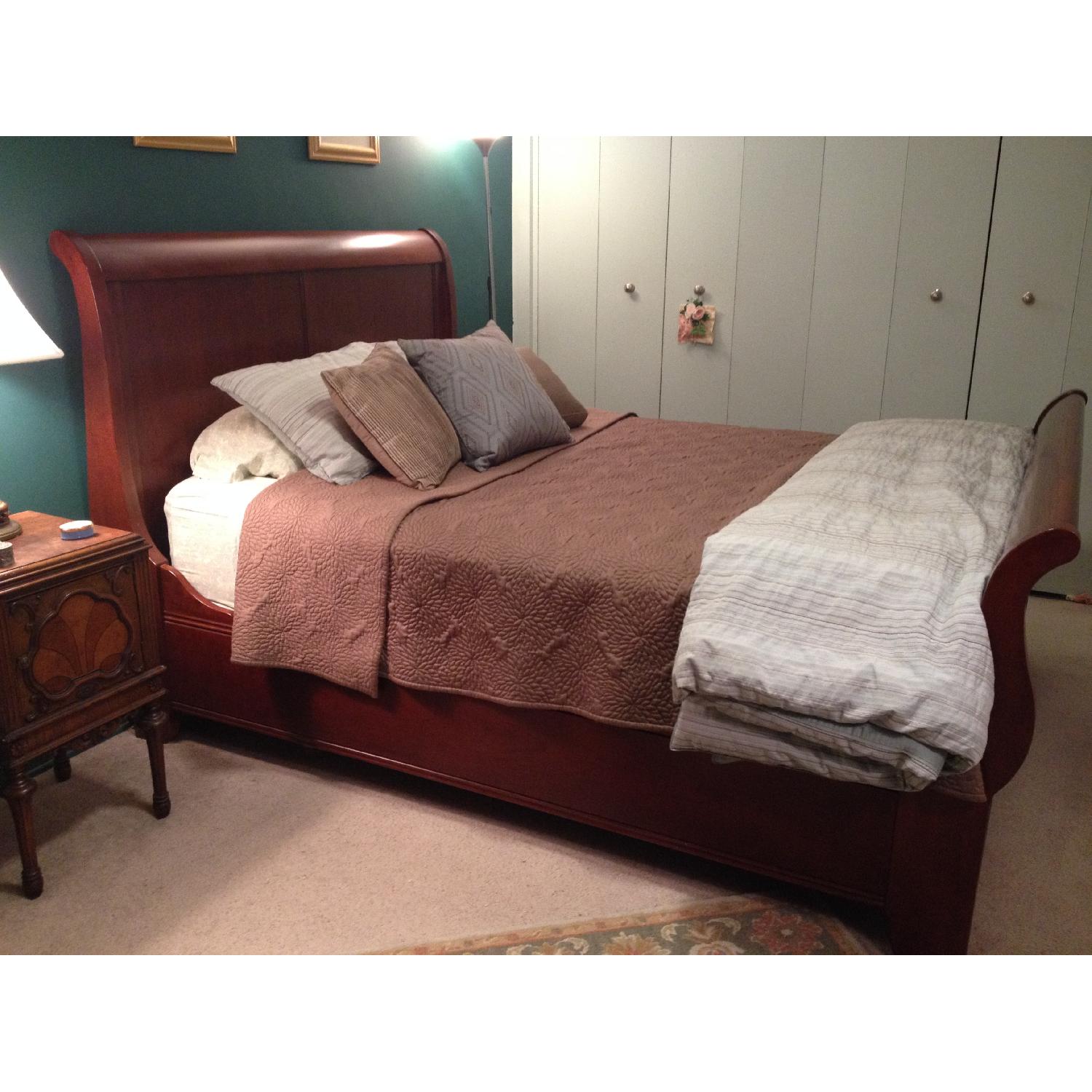 Thomasville Cinnamon Hill Cherry Sleigh Bed - image-2