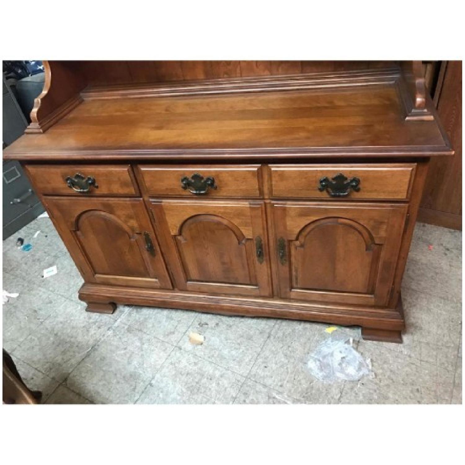 Ethan Allen Hutch/China Cabinet - image-7