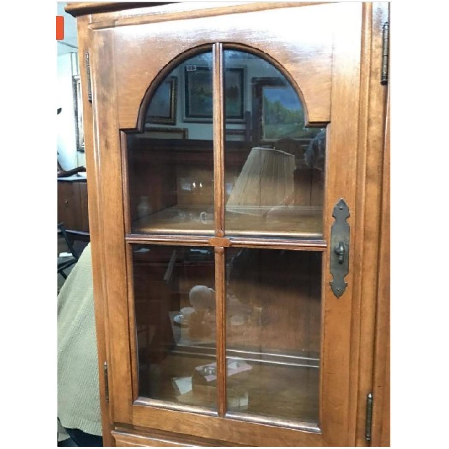 Ethan Allen Hutch/China Cabinet - image-9