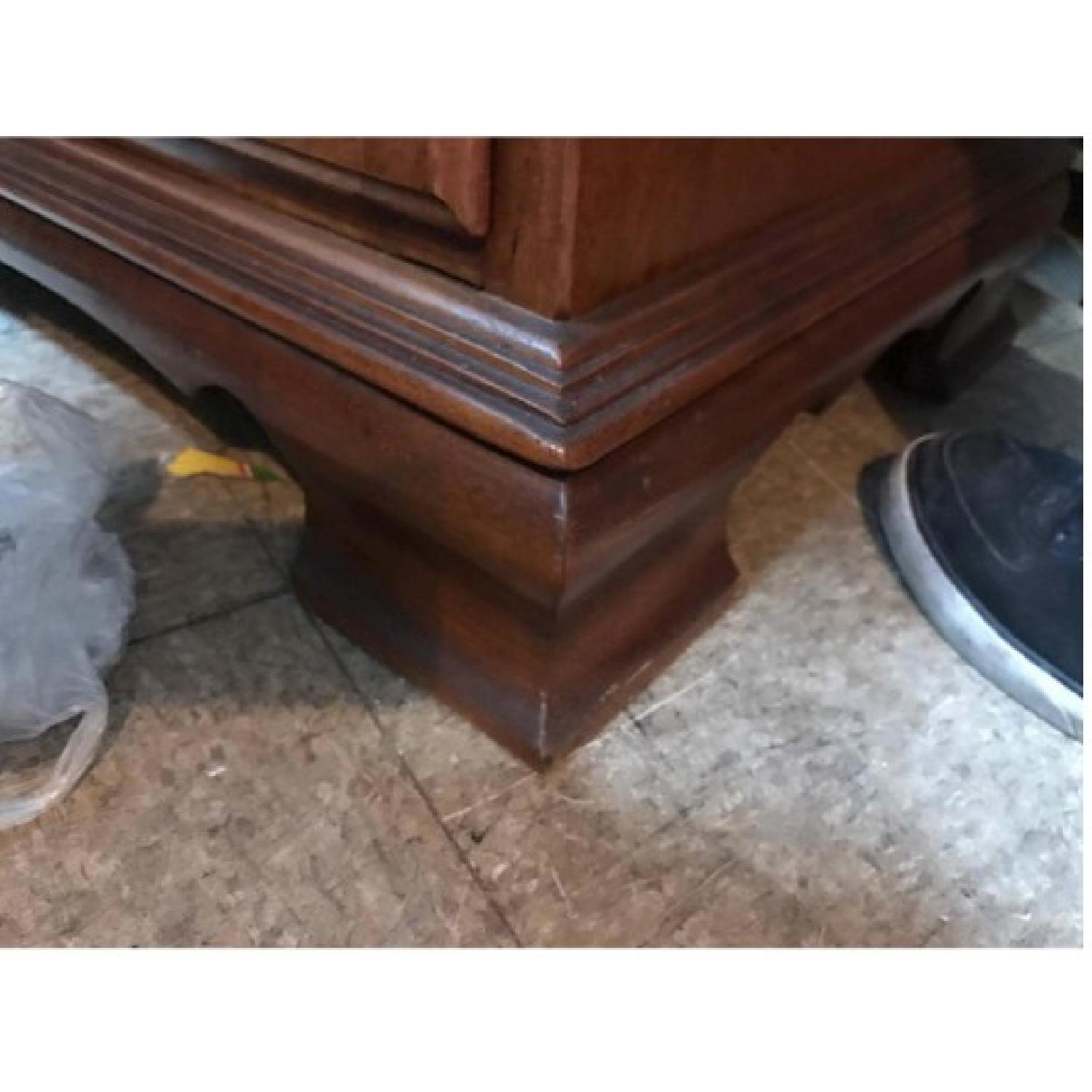 Ethan Allen Hutch/China Cabinet - image-13