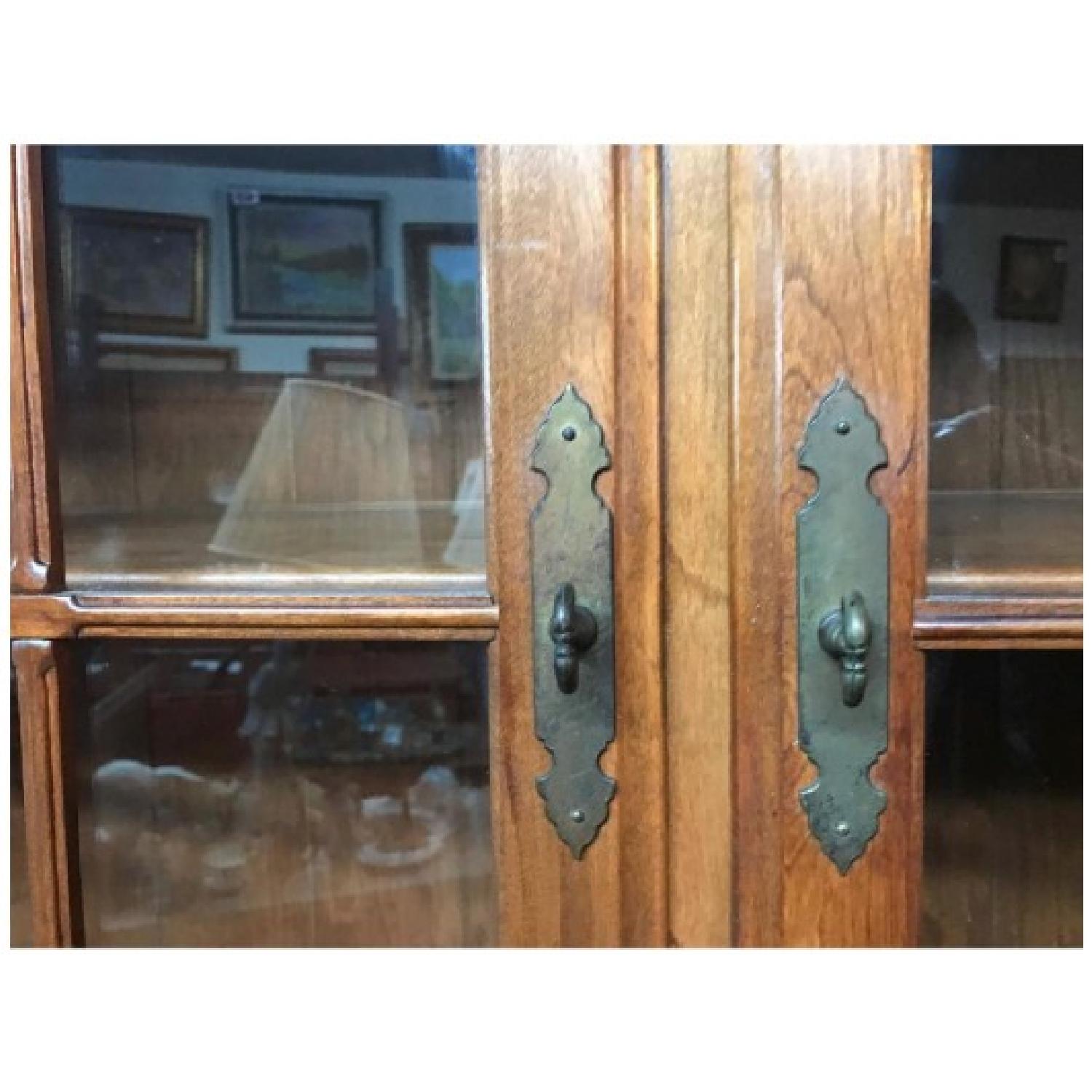 Ethan Allen Hutch/China Cabinet - image-18