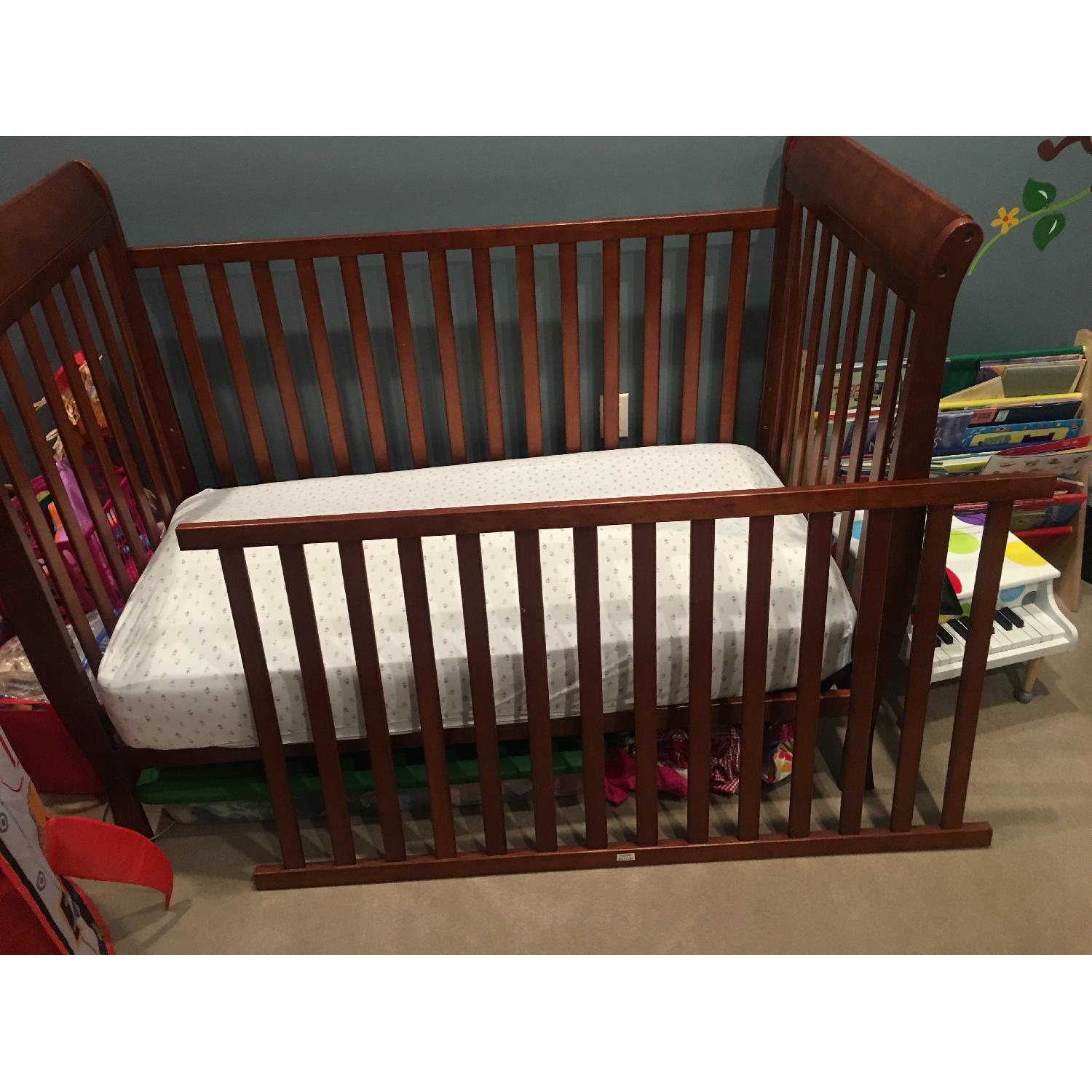 Delta Children's Products 3 in 1 Convertible Crib - image-4