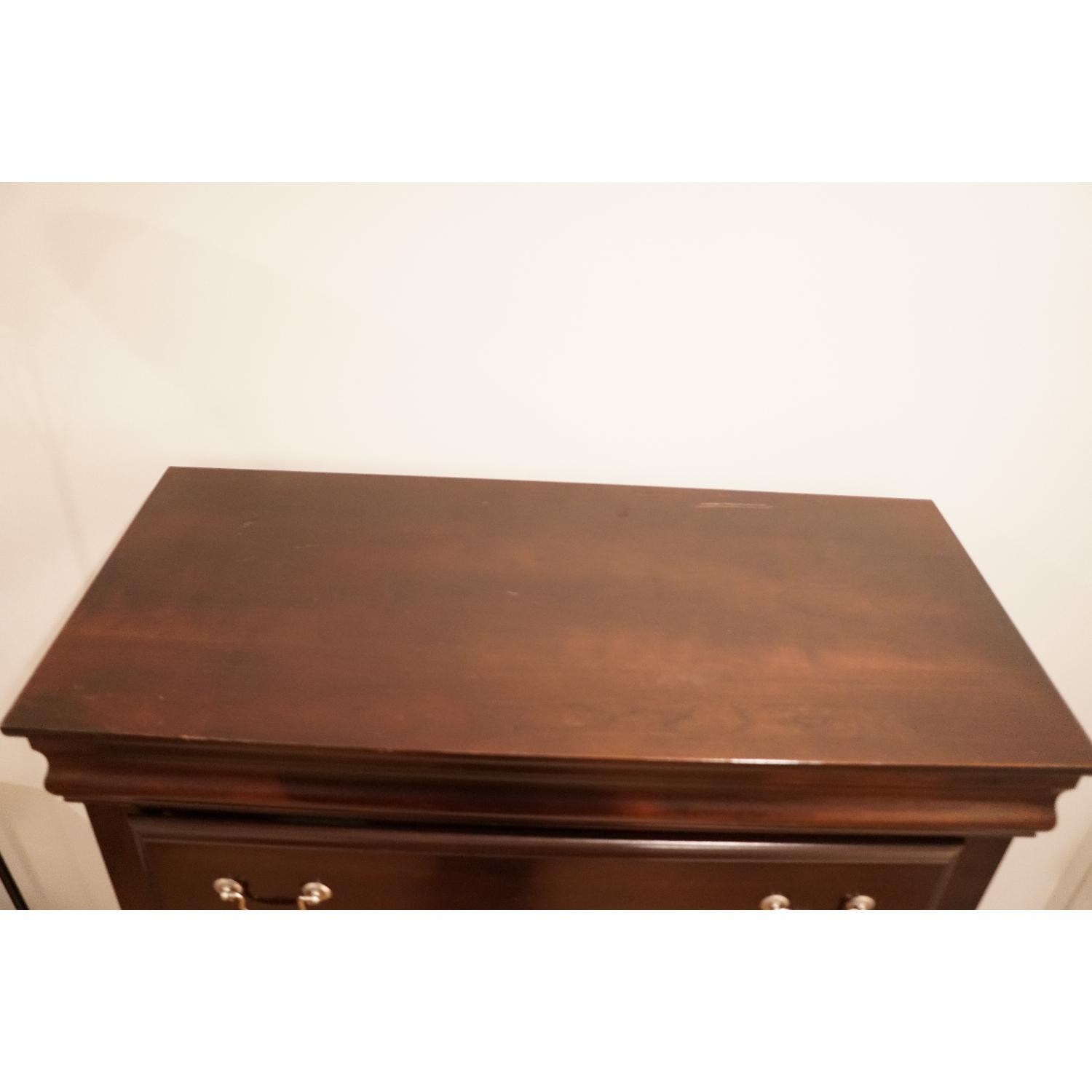 Vaughan Bassett 5-Drawer Dresser - image-2