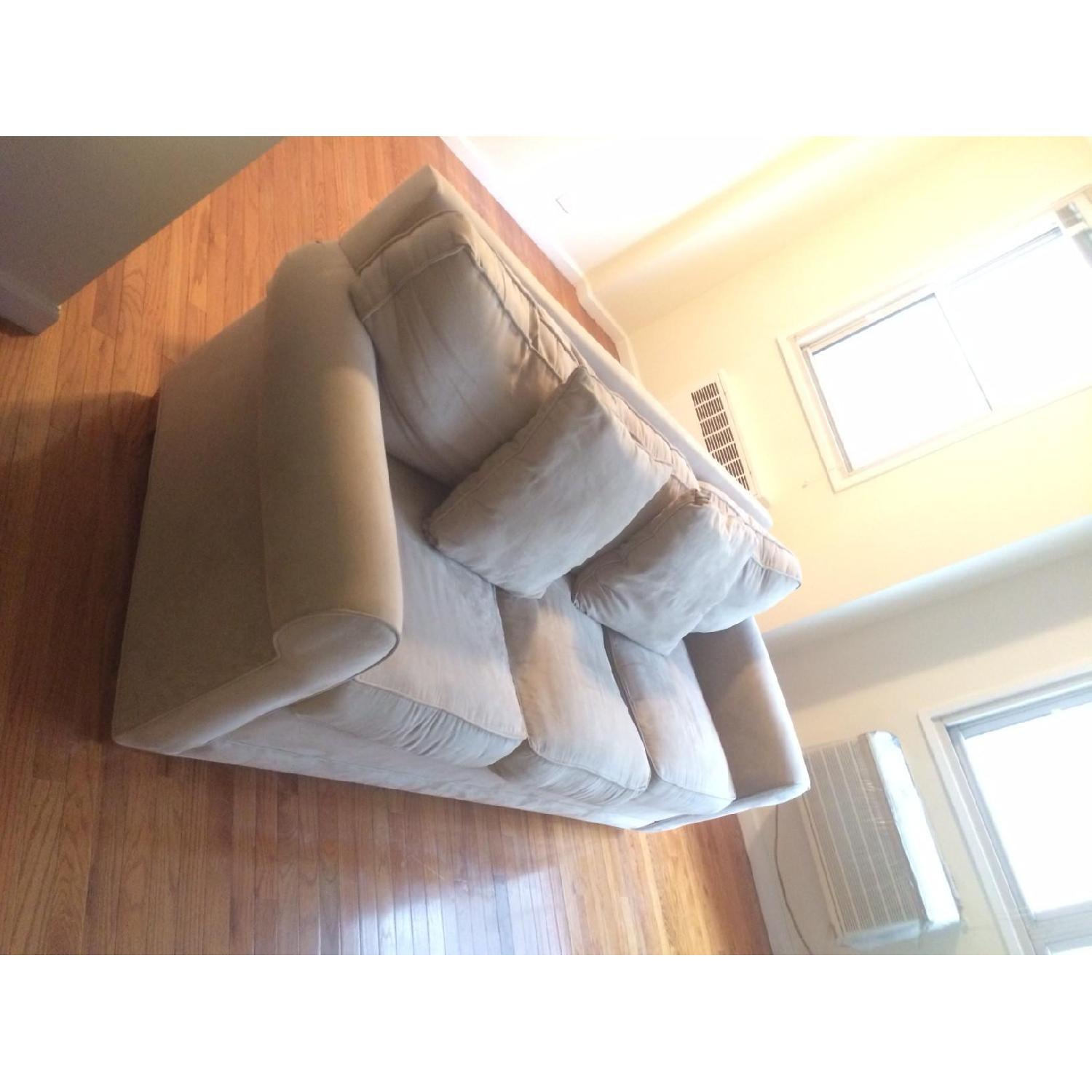 Raymour & Flanigan H.M. Richards 3 Seater Sofa w/ 2 Pillows - image-5