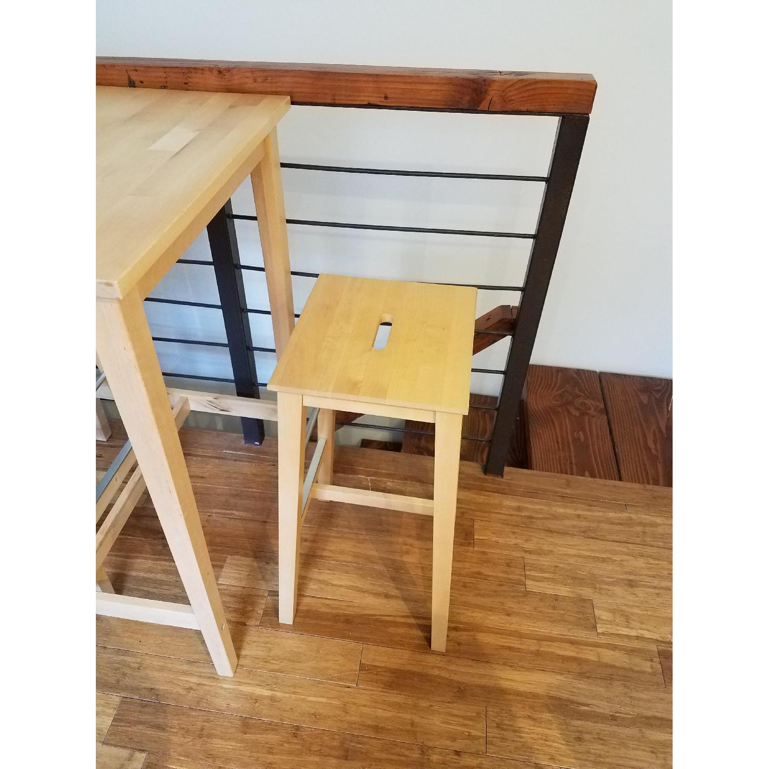 IKEA廃盤品 木製バーテーブル BJÖRKUDDEN  ハイテーブル　バーチ IKEA Bjorkudden Bar Table With 2 Bar Stools in Birch - AptDeco