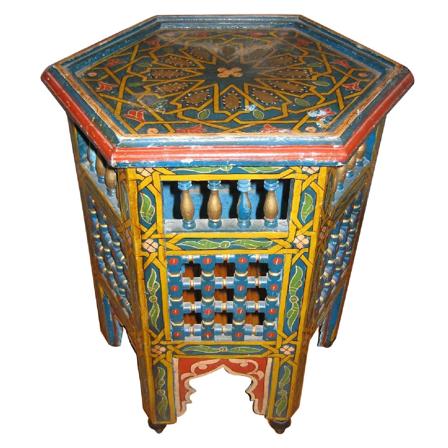 Decorative Islamic Patterned Table - AptDeco