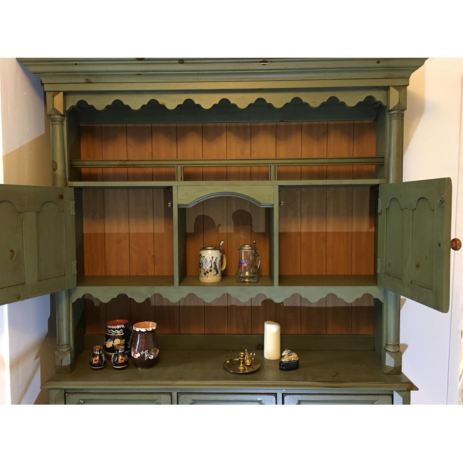 Broyhill Yorkshire Cabinet Hutch - image-6