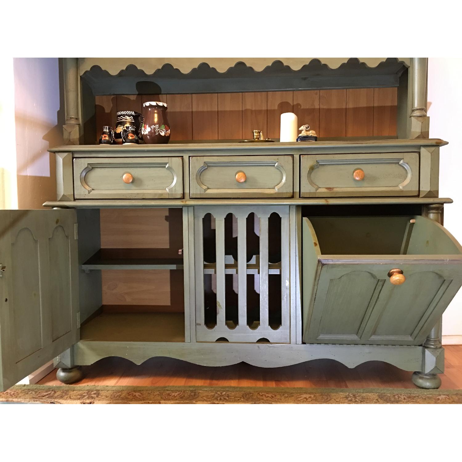 Broyhill Yorkshire Cabinet Hutch - image-7