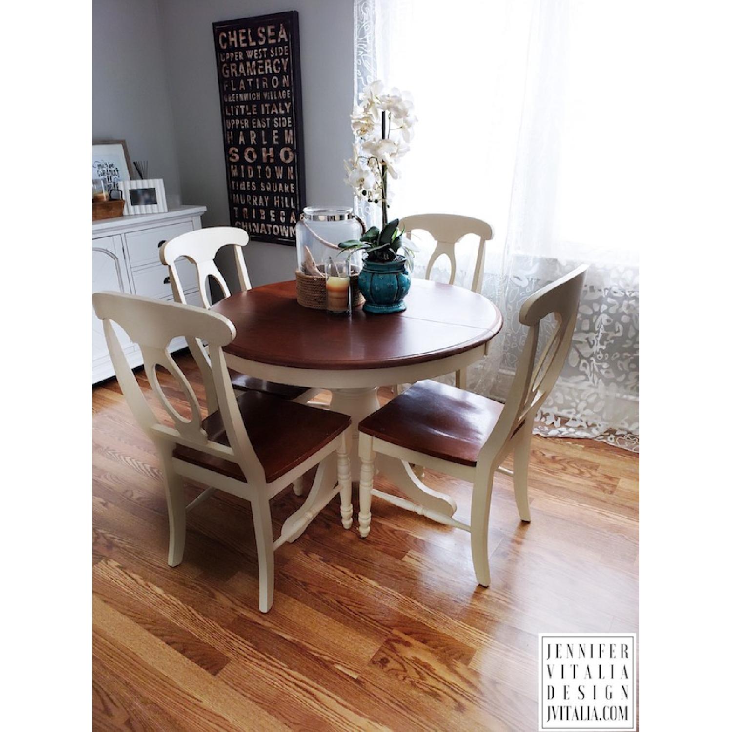 Round Farmhouse Table w/ 4 Chairs - AptDeco