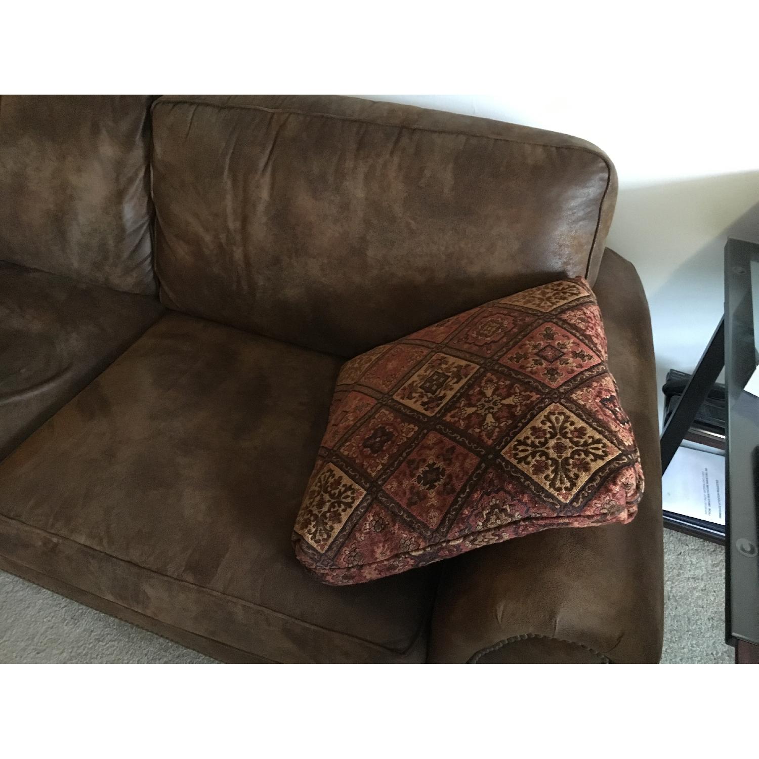 Broyhill Laramie Sofa - image-2