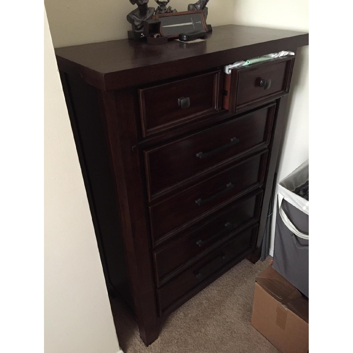 Bob's Hudson Queen Size 4 Piece Bedroom Set - image-2