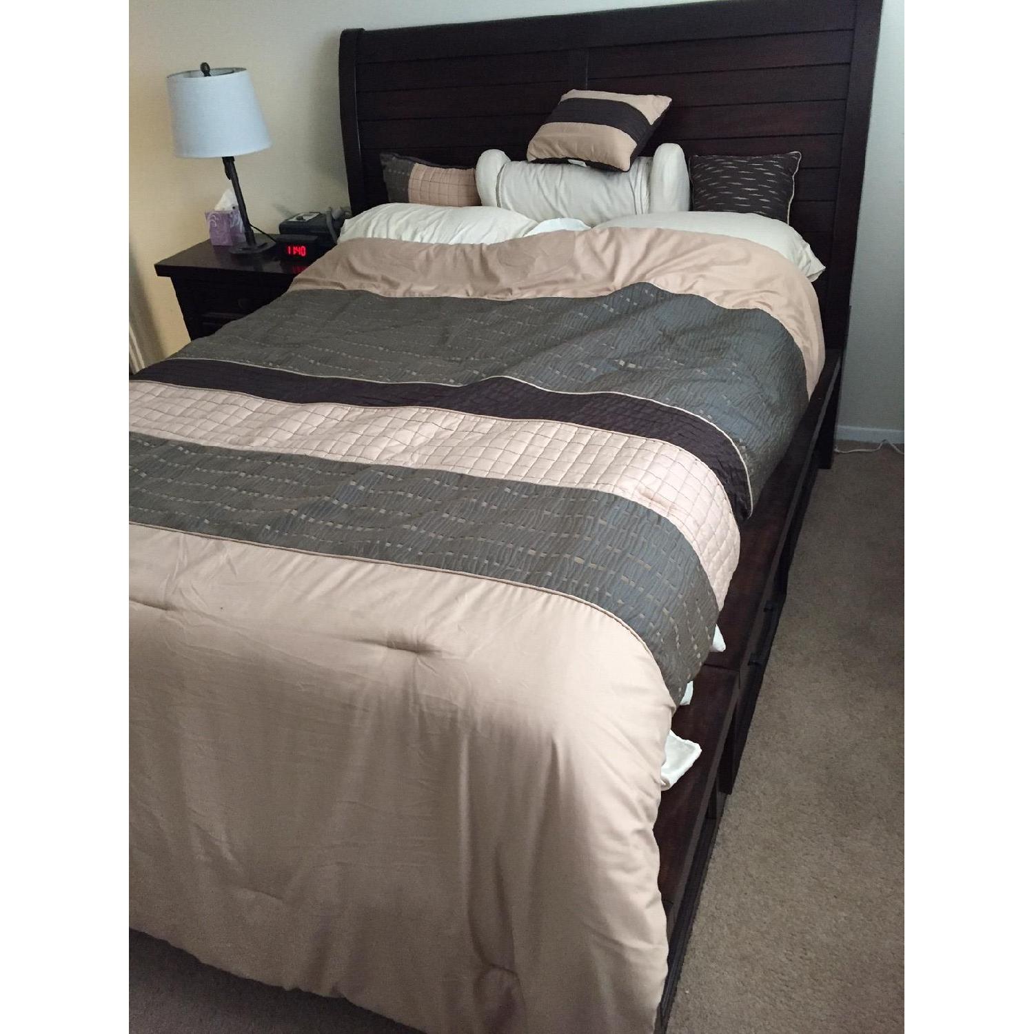 Bob's Hudson Queen Size 4 Piece Bedroom Set - image-5