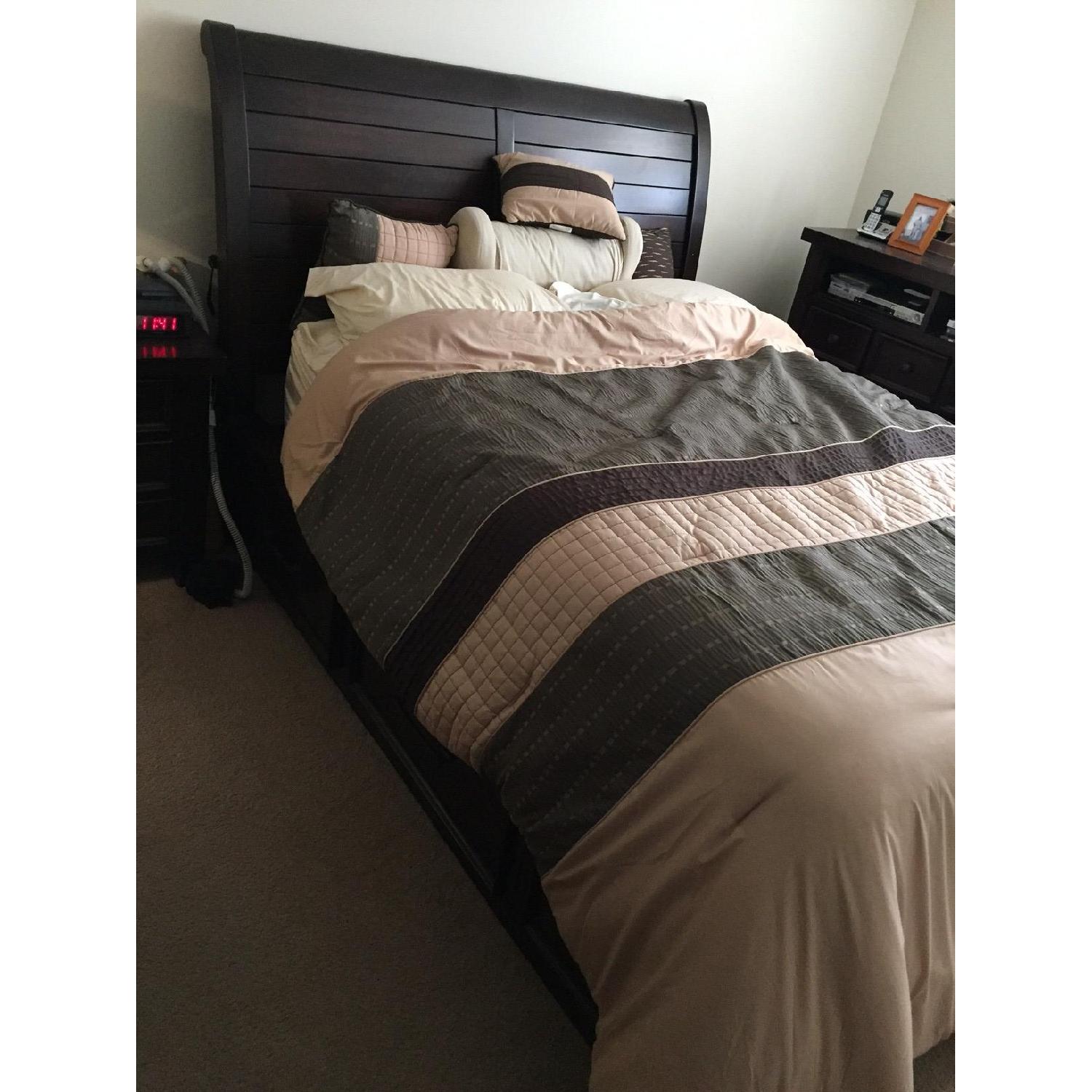 Bob's Hudson Queen Size 4 Piece Bedroom Set - image-7