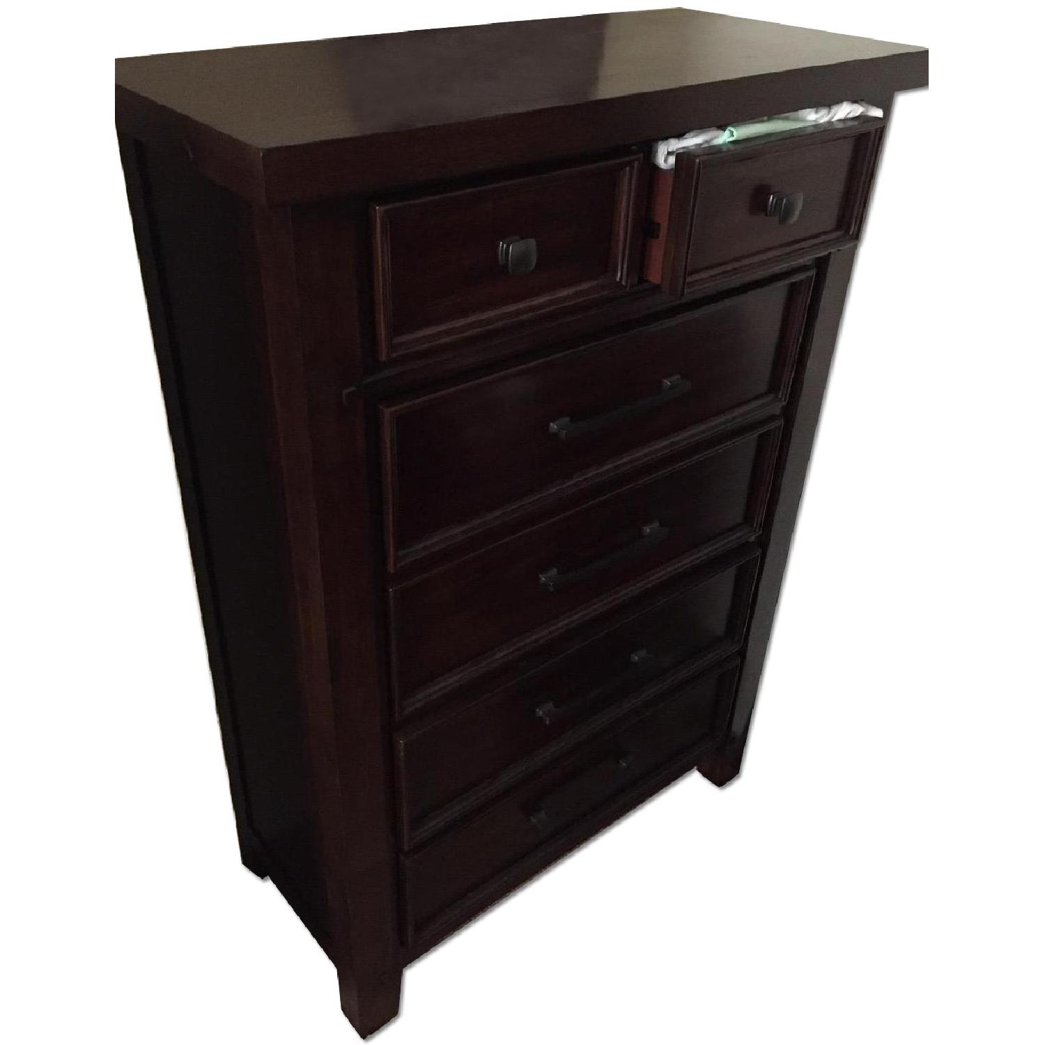 Bob's Hudson Queen Size 4 Piece Bedroom Set - image-9