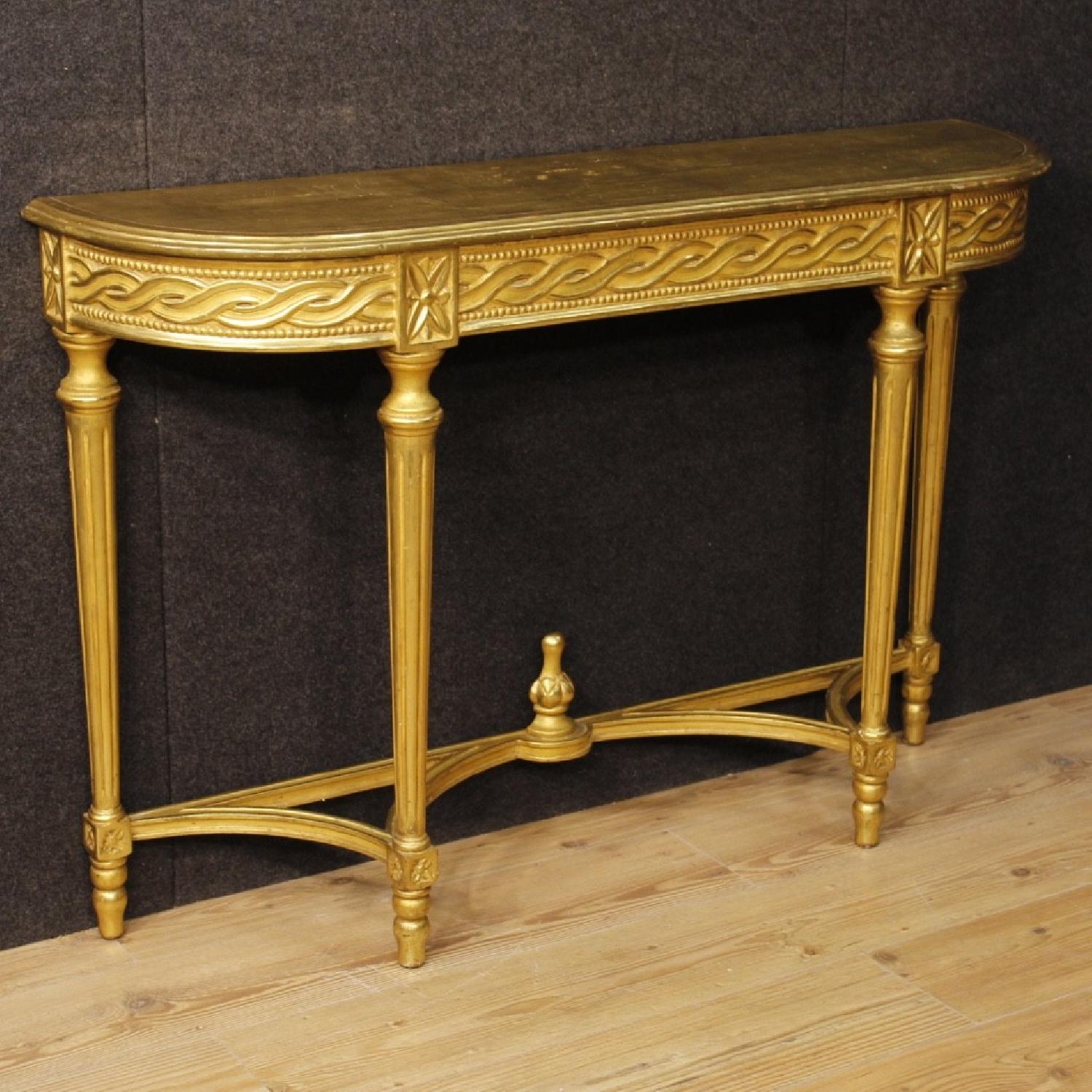20th Century Italian Console in Gilt & Carved Wood - AptDeco