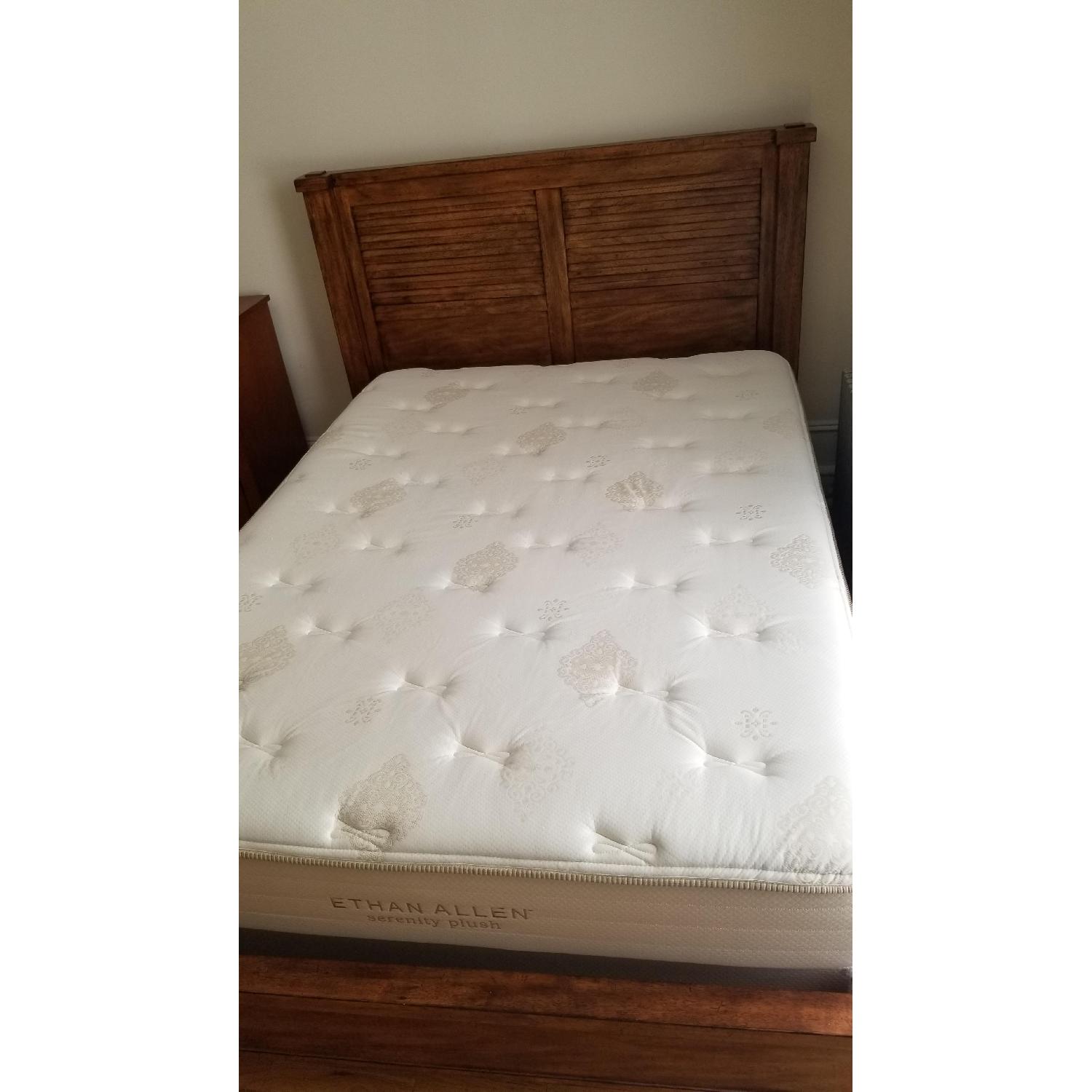 Ethan Allen Drake Full Size Bed - image-2