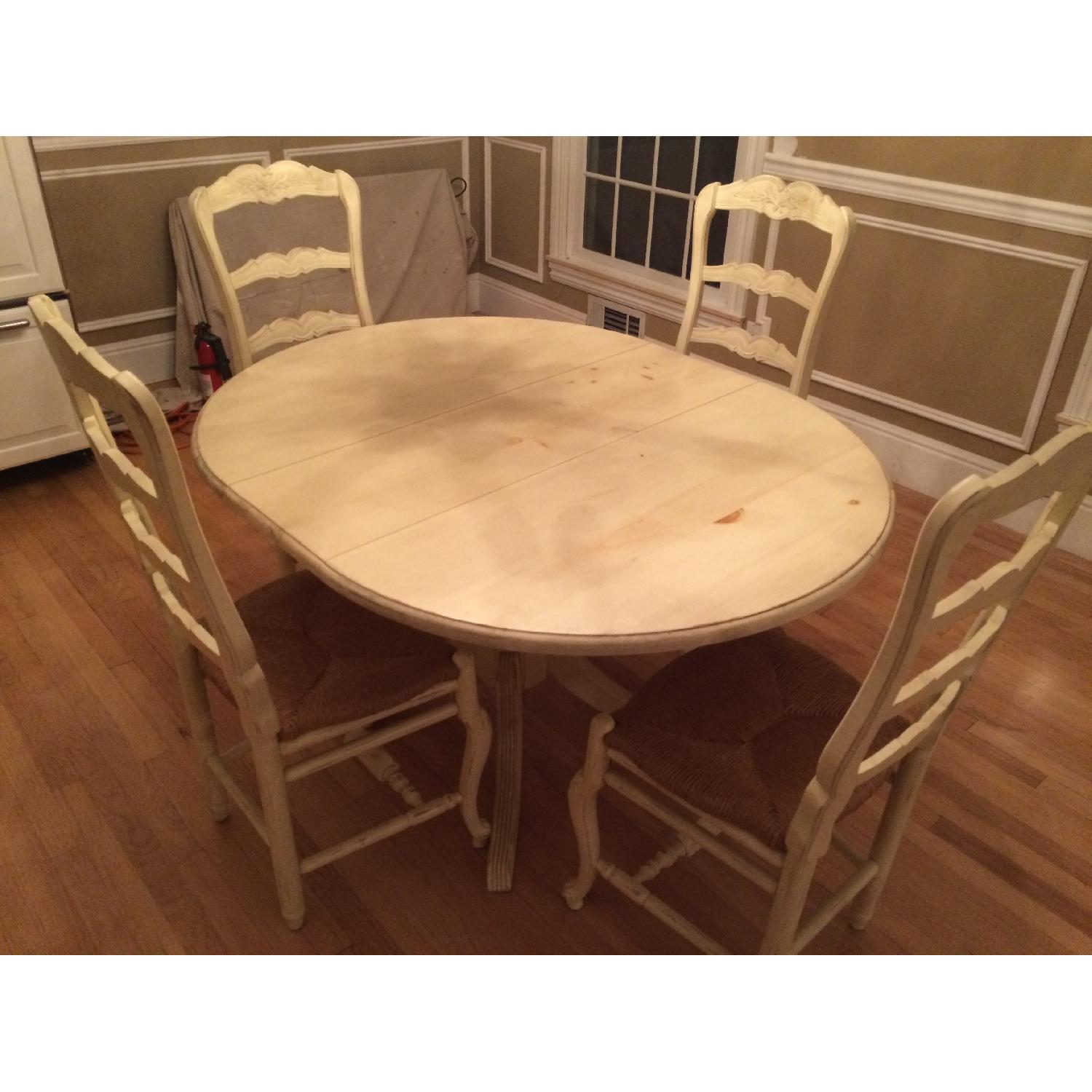 Habersham Expandable Dining Table w/ 4 Chairs - AptDeco
