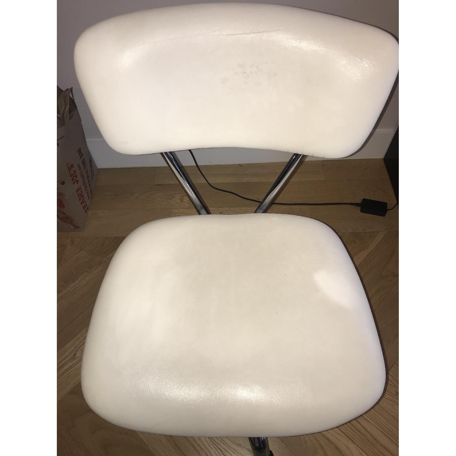 Avenue Six Vista Task Office Chair in White Vinyl - image-1