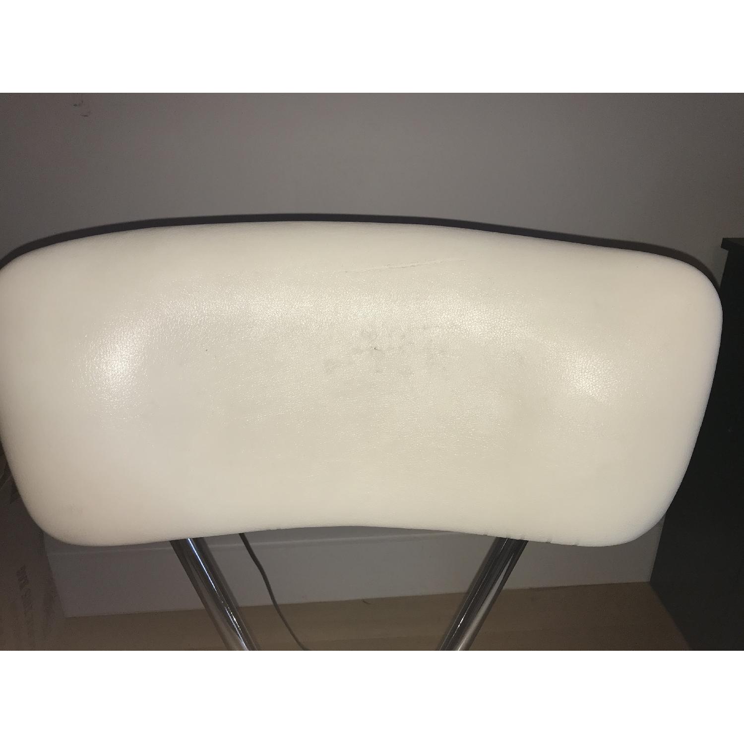 Avenue Six Vista Task Office Chair in White Vinyl - image-2