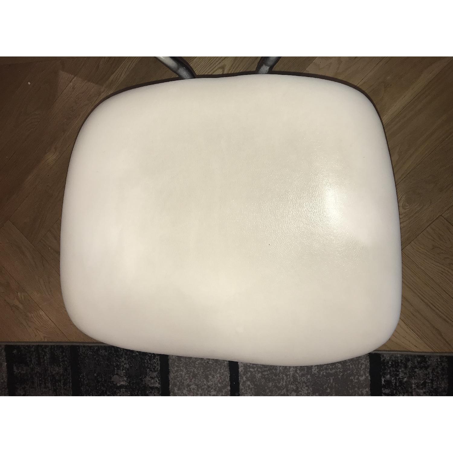 Avenue Six Vista Task Office Chair in White Vinyl - image-3