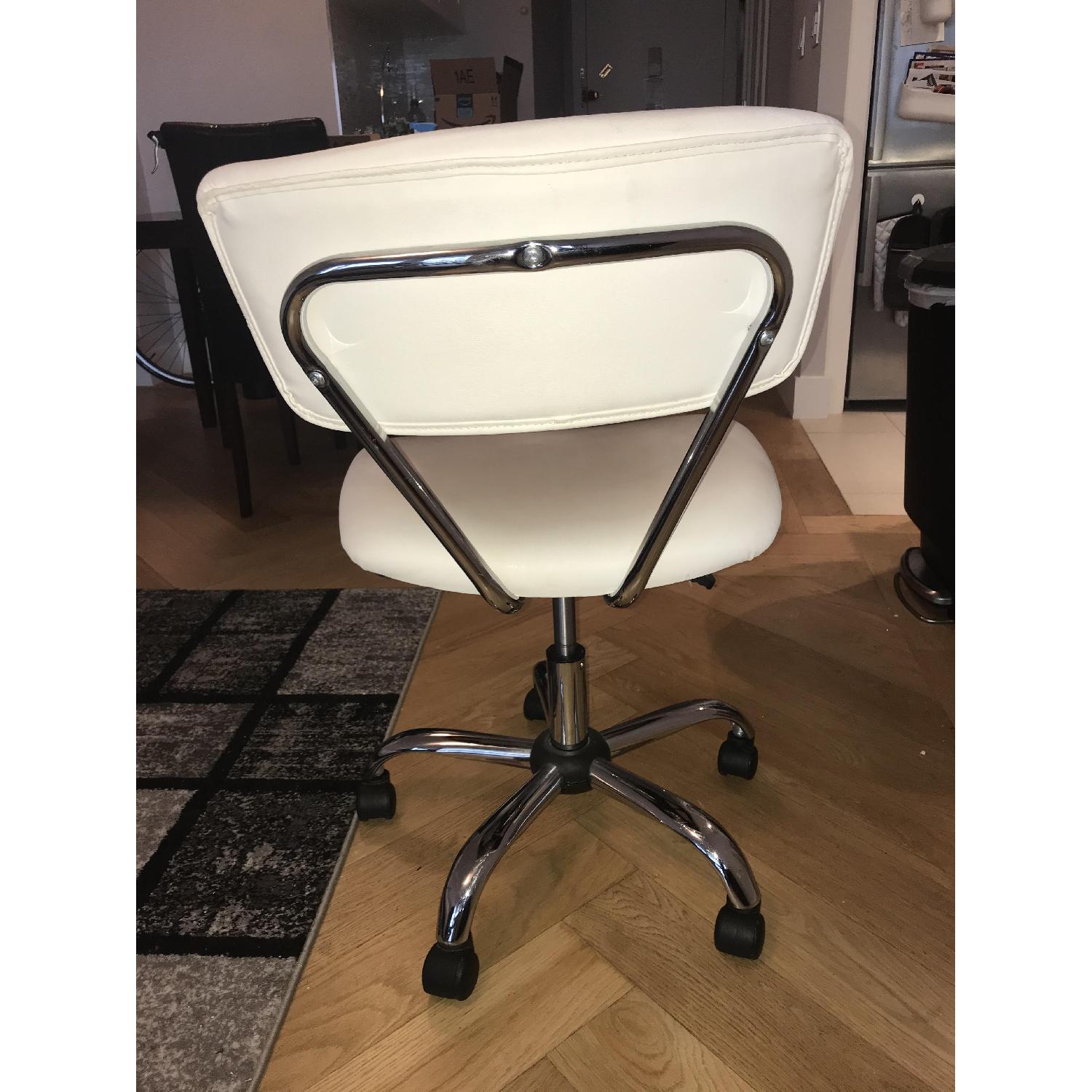 Avenue Six Vista Task Office Chair in White Vinyl - image-4