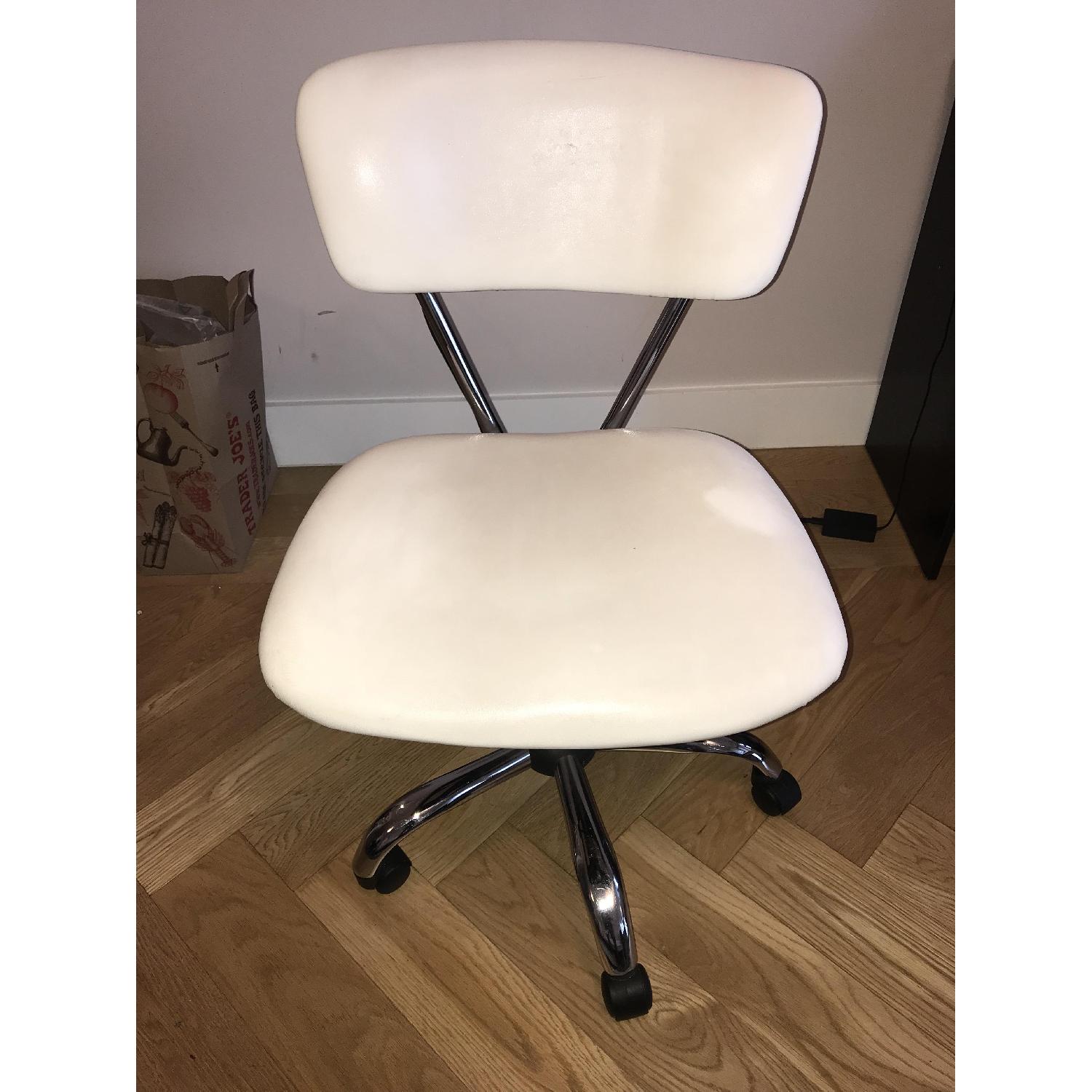 Avenue Six Vista Task Office Chair in White Vinyl - image-5