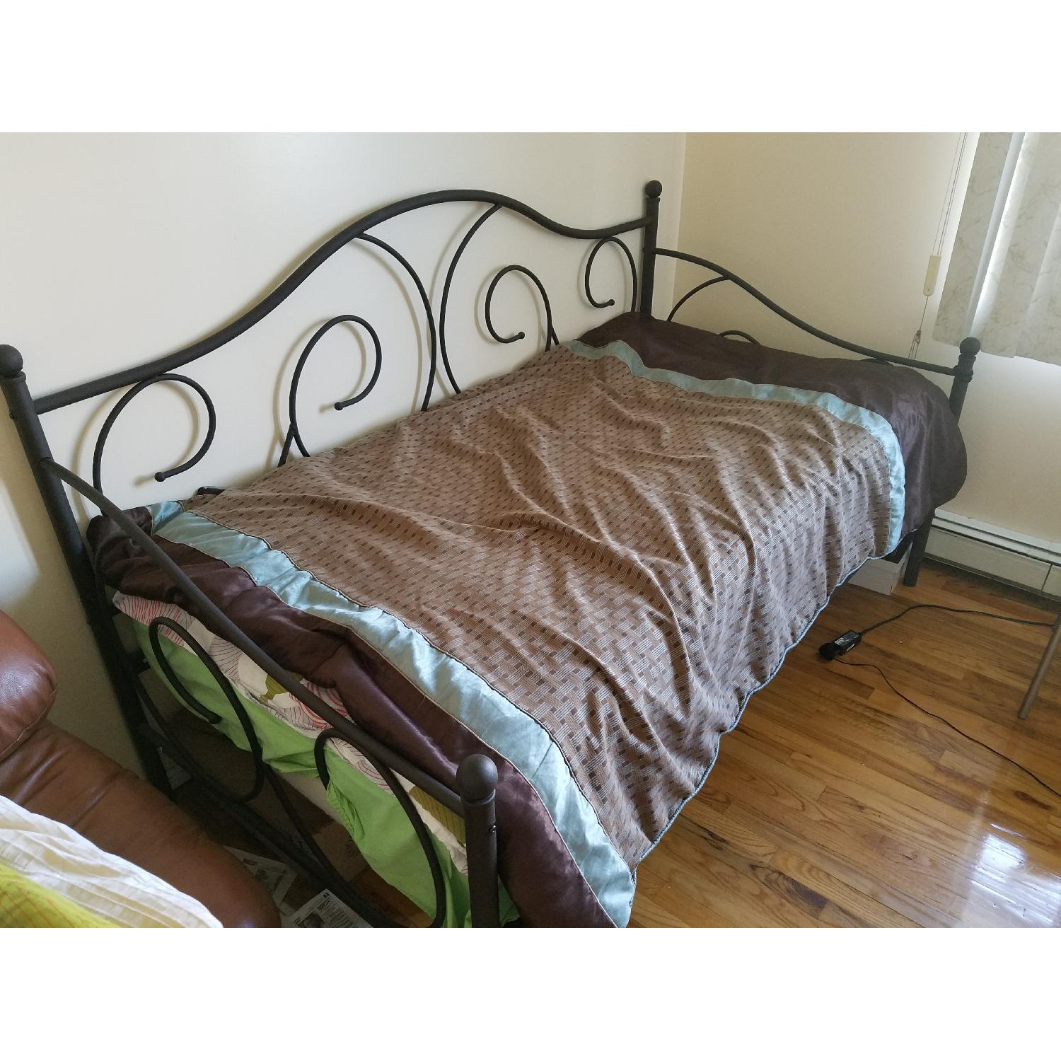 DHP Victoria Twin Sized Metal Daybed - image-2