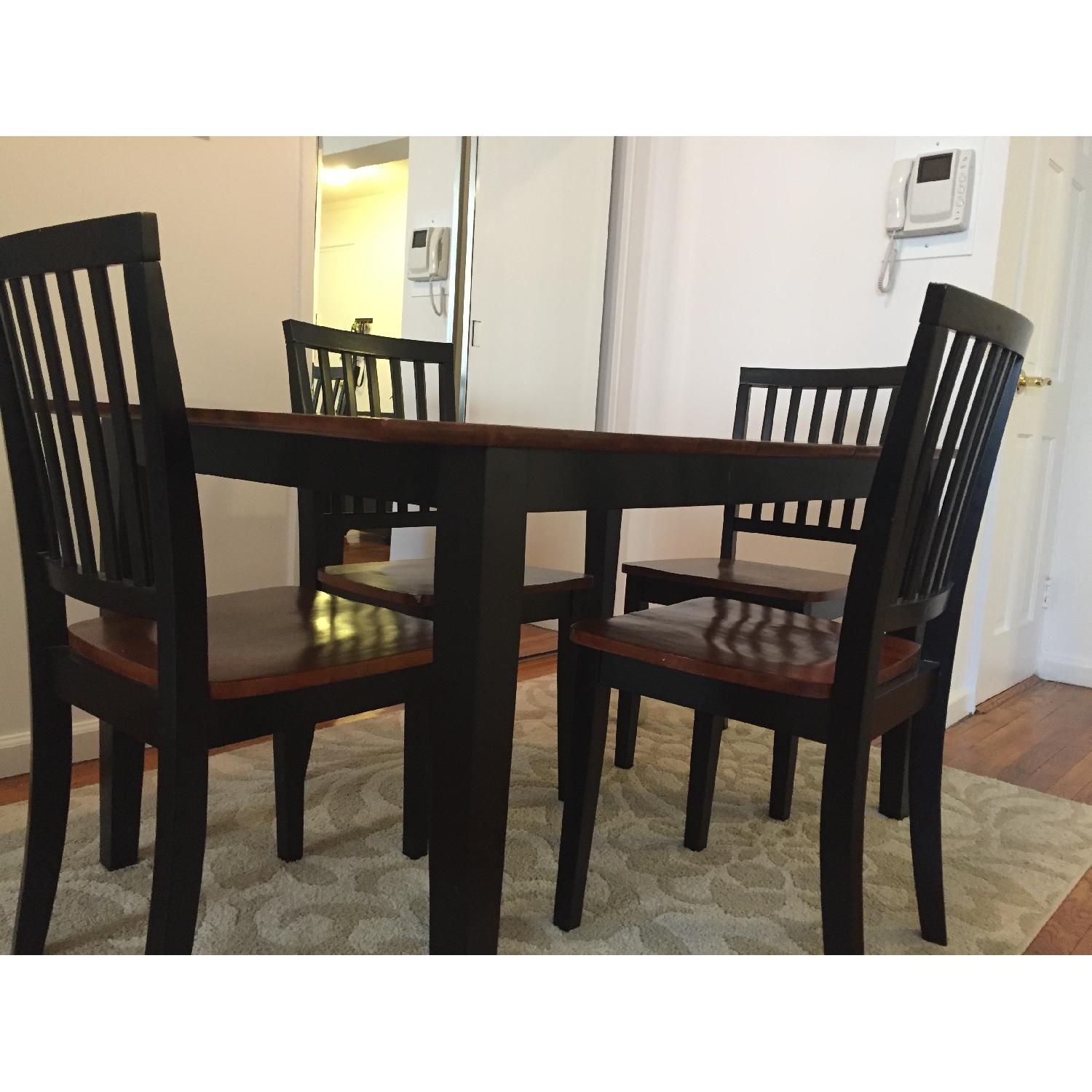 Bob's Dining Table w/ Leaf & 4 Chairs AptDeco