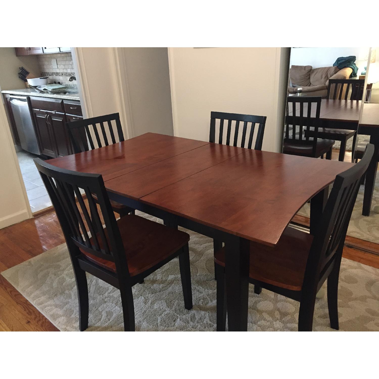 Bob's Dining Table w/ Leaf & 4 Chairs AptDeco