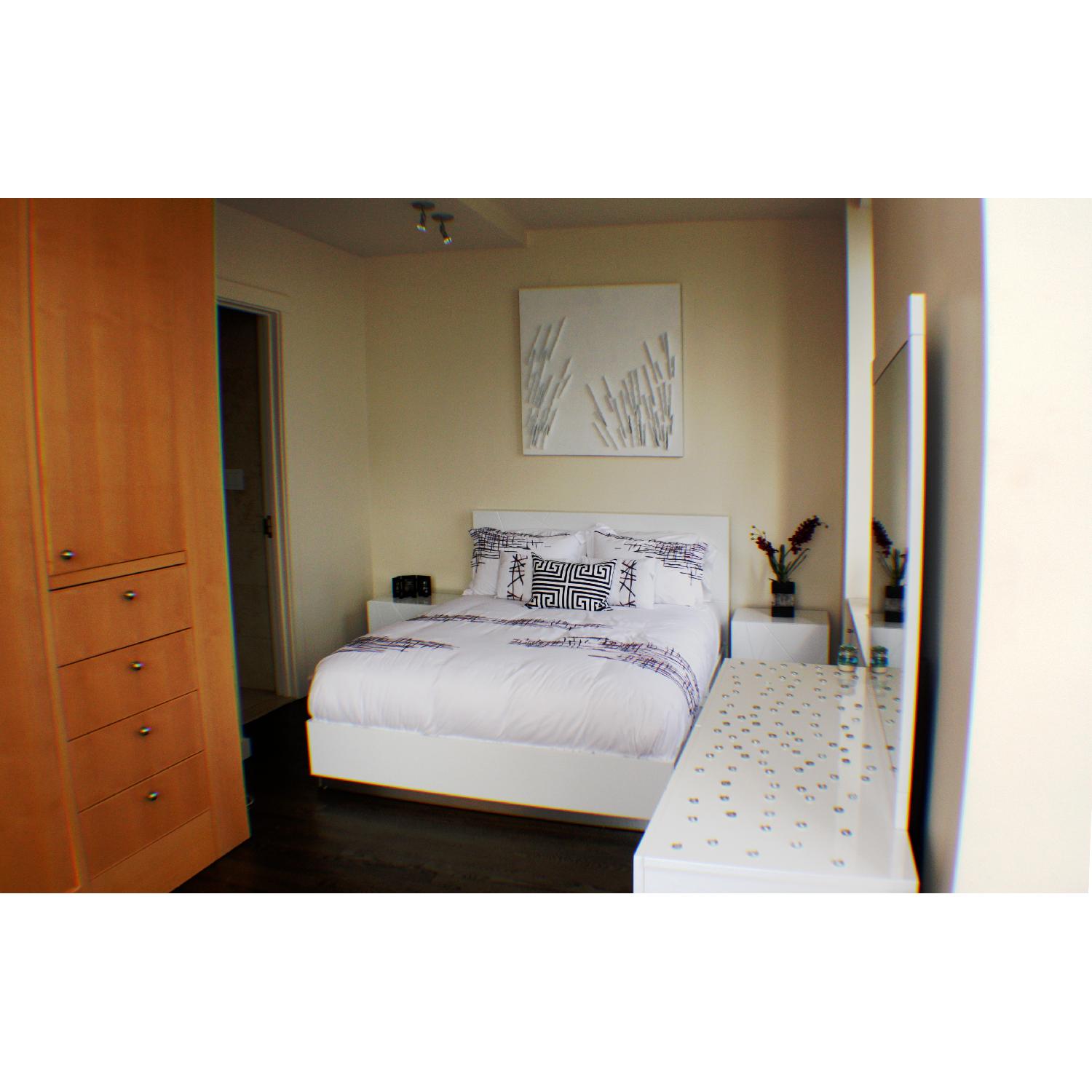 Queen 4 Piece Bedroom Set - image-4